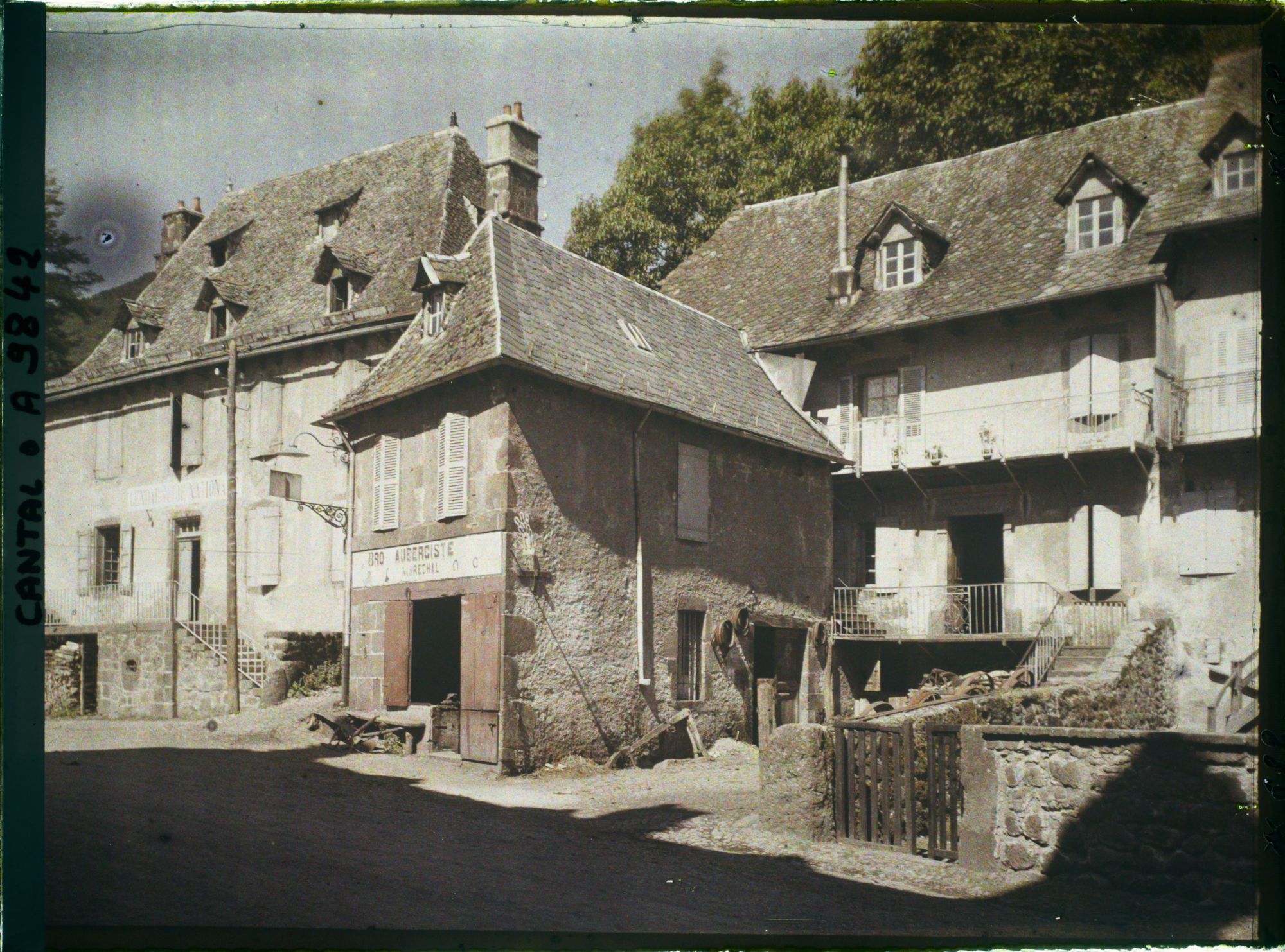 Image représentant La gendarmerie nationale et la maison de l'aubergiste maréchal-ferrant