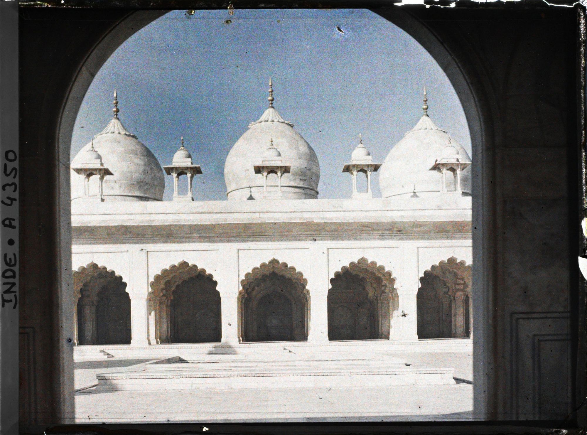 Image représentant Façade de la salle de prière de la mosquée de la Perle (Moti Masjid) dans le Lal Qila (fort Rouge)