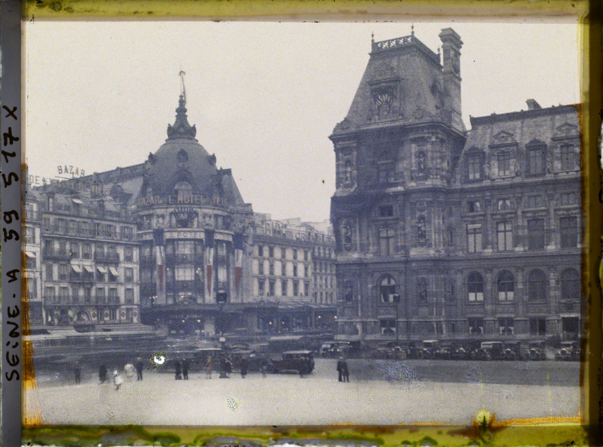 Image représentant Vue du Bazar de l'Hôtel de Ville et de l'Hôtel de Ville le jour des obsèques du maréchal Foch