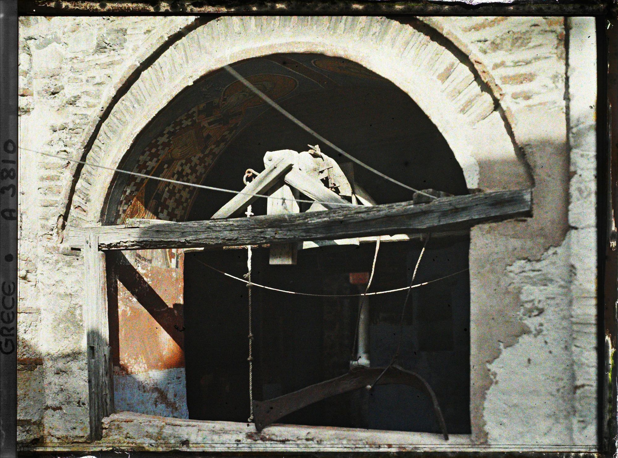 Image représentant Mont Athos, Dochiariou, Gong en fer pour appeler les moines aux Offices