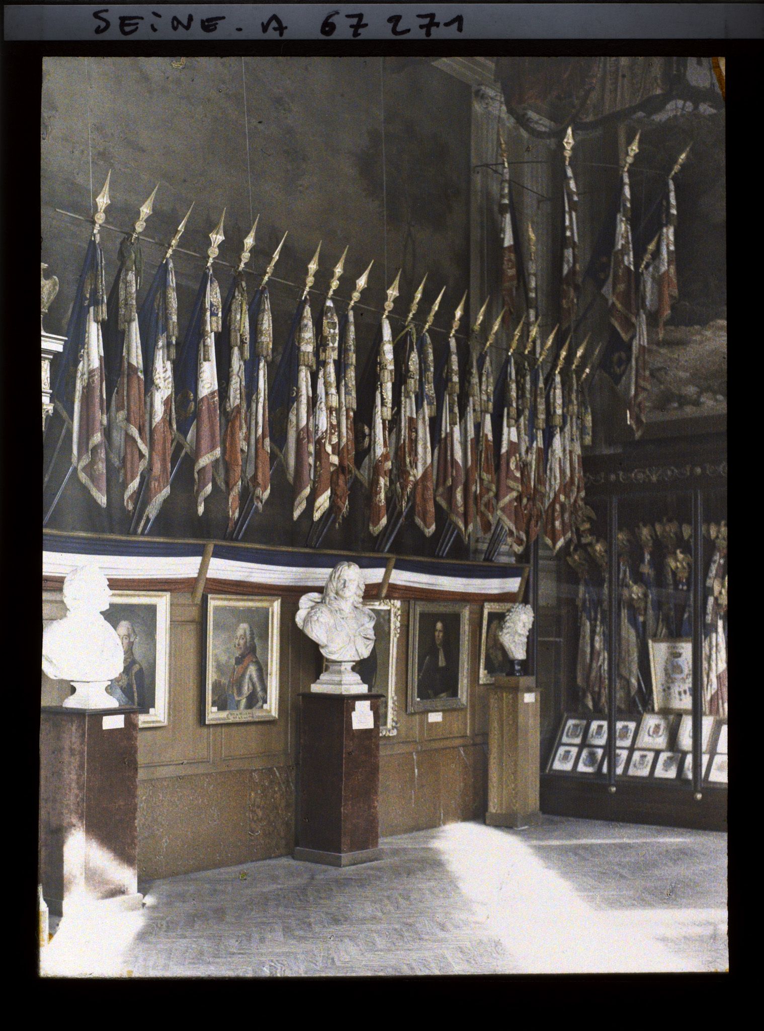 Image représentant L'hôtel des Invalides, la salle Turenne ou des Drapeaux