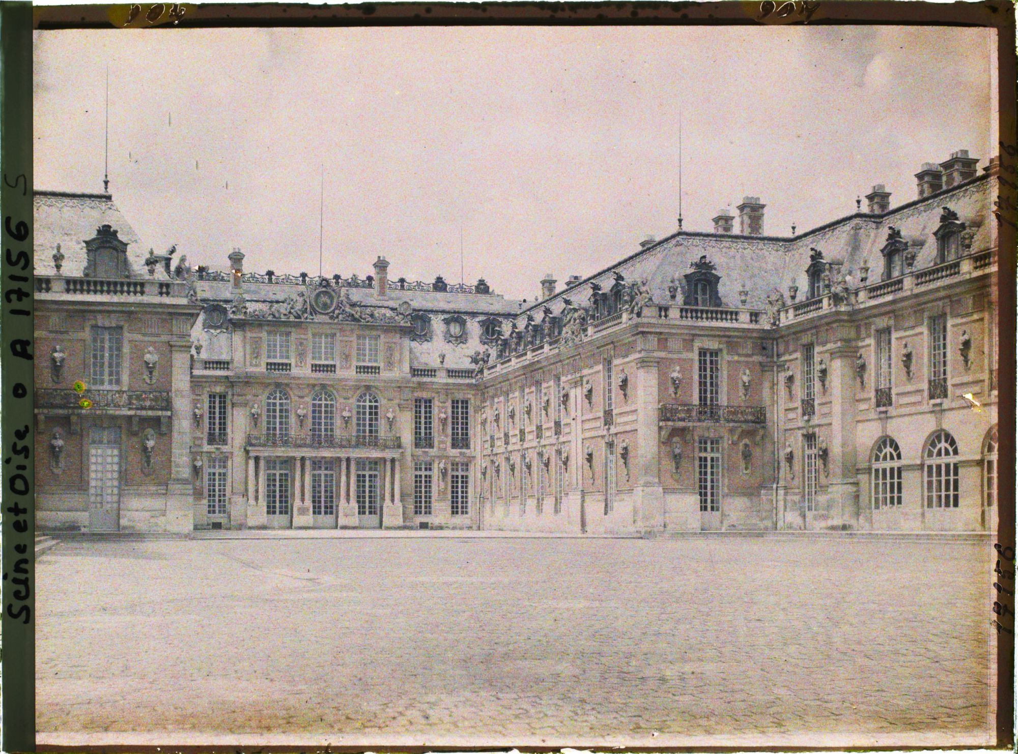 Image représentant France, Palais de Versailles, La Cour de marbre