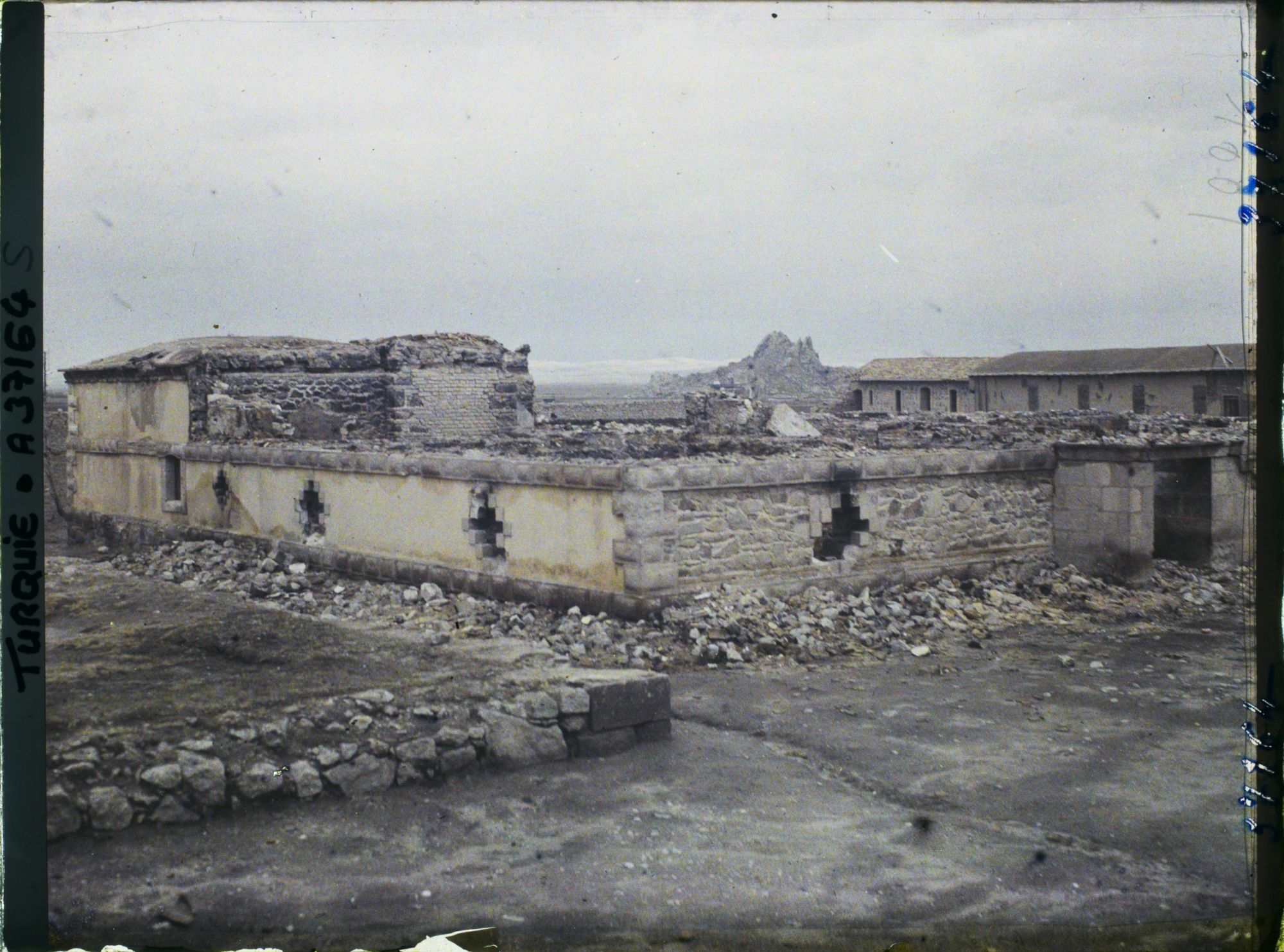 Image représentant Turquie, Afion-Kara-Hissar, Ruines du nouveau Cercle