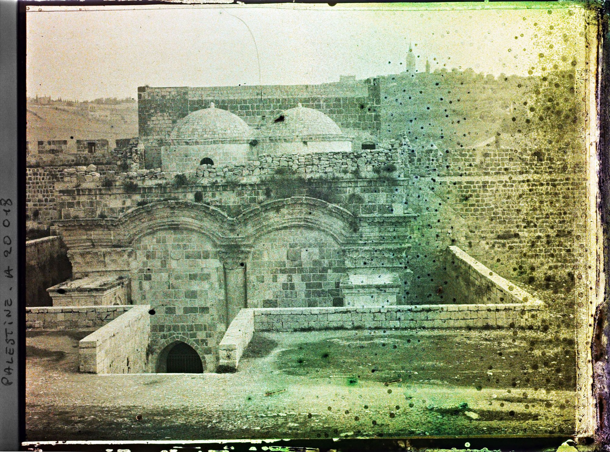 Image représentant La Porte Dorée, vue de l'intérieur