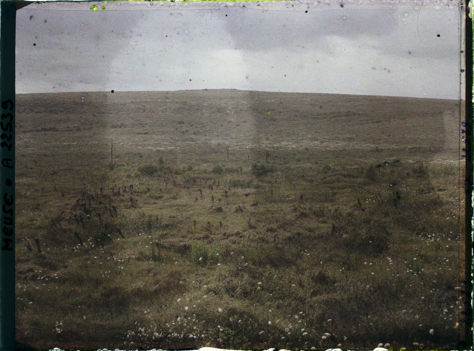 Image représentant France, Vaux, Emplacement du Village de Vaux : au Sommet, le fort de Vaux