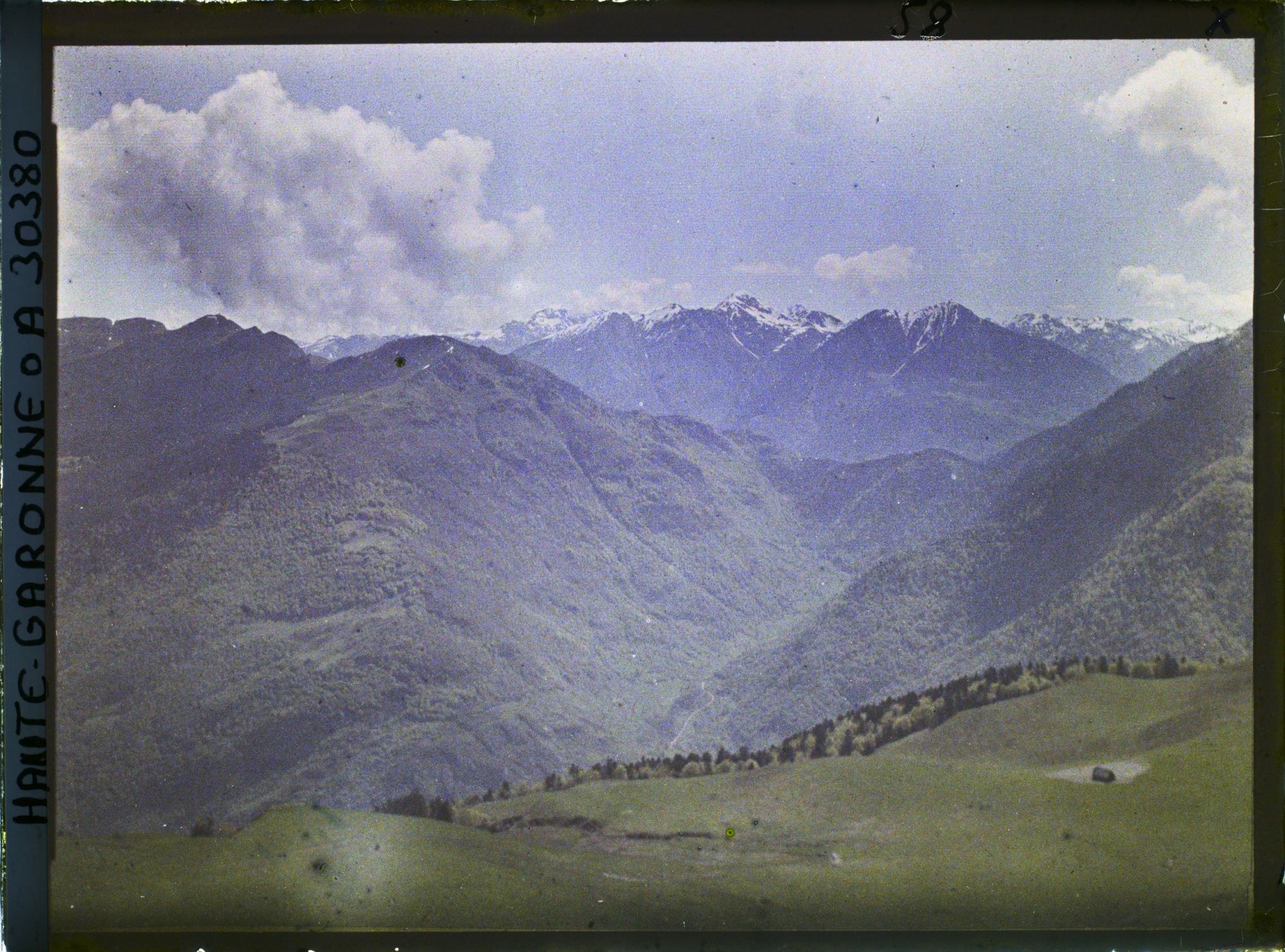 Image représentant France, Bagnères-de-Luchon, Panorama, direction des Monts Maudits, au milieu, le Pic de Sauvegarde.