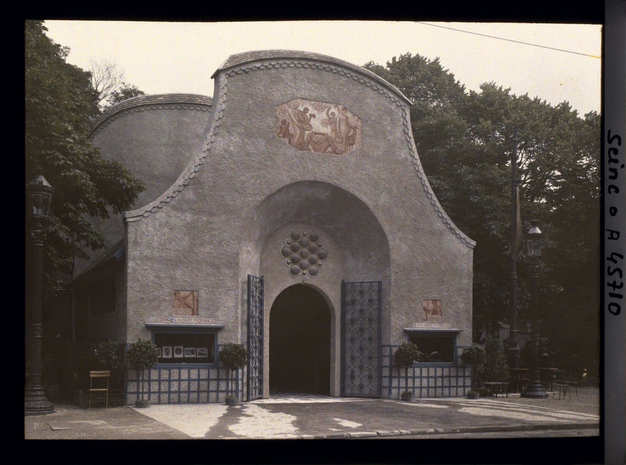 Image représentant L'Exposition des arts décoratifs, Pavillon de la maison d'édition Morancé-Corcellet, sur le Cours-la-Reine