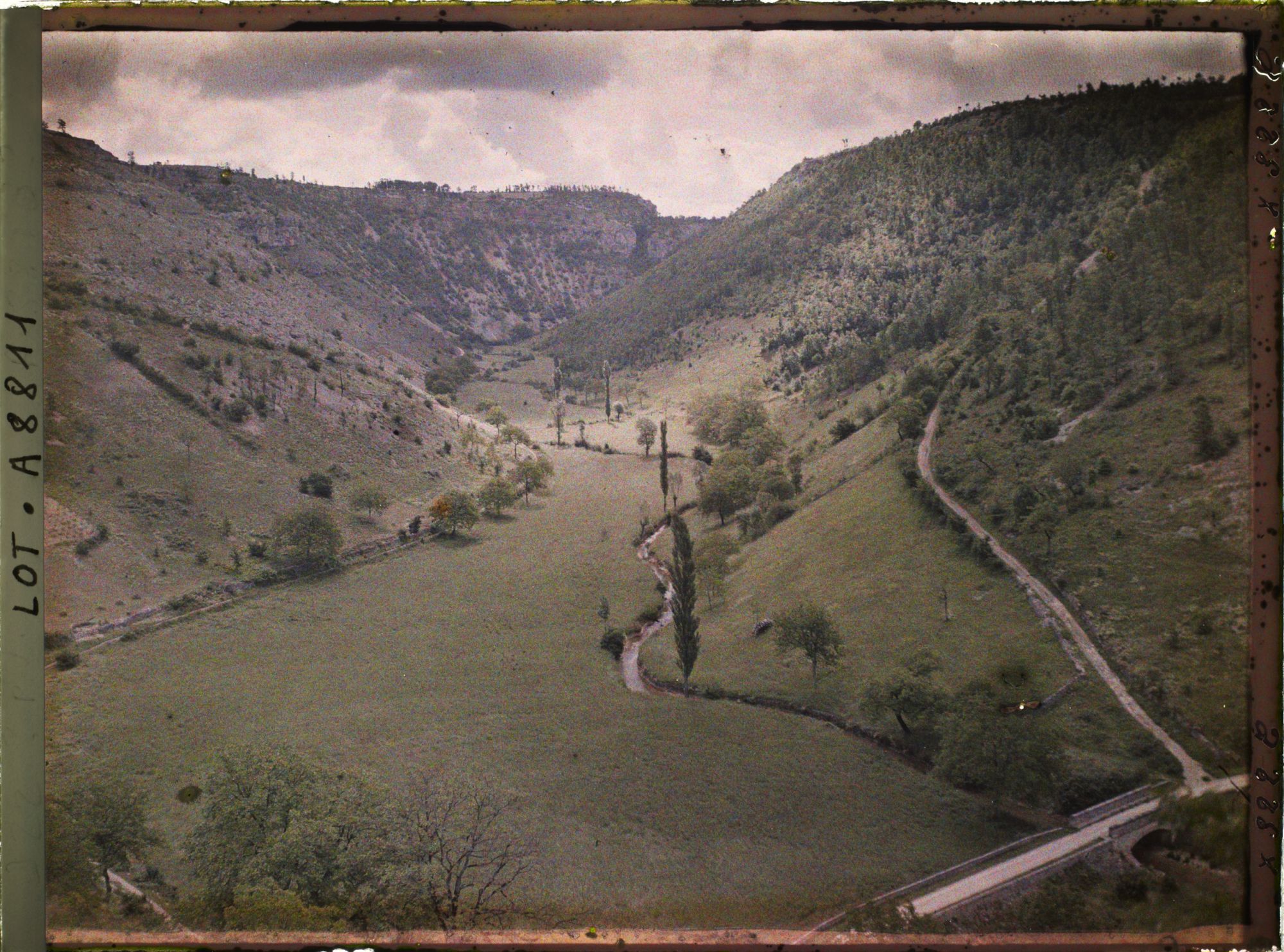 Image représentant France, Roc-Amadour, La vallée de l'Alzou