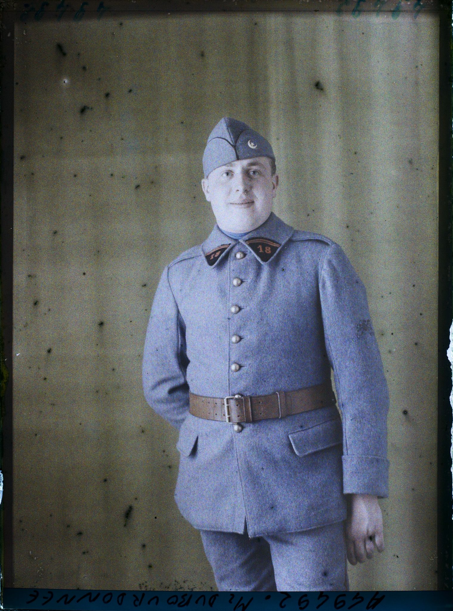 Image représentant https://musee-albert-kahn.s-museum.fr/home/NWQ2OTAwYzNmYjZlZTk1ZWQwODJmMjY4L2dlbmVyaWMtbm90aWNlLXRhYi9hdXRob3JpdHkvNjE3YTc5ZjVjZjhiODk2OGIzMzM3ZDIx/5d6900c3fb6ee95ed082f268/generic-notice-tab/authority/617a79ebcf8b8968b3336be4 Le soldat César Dubourdonnée