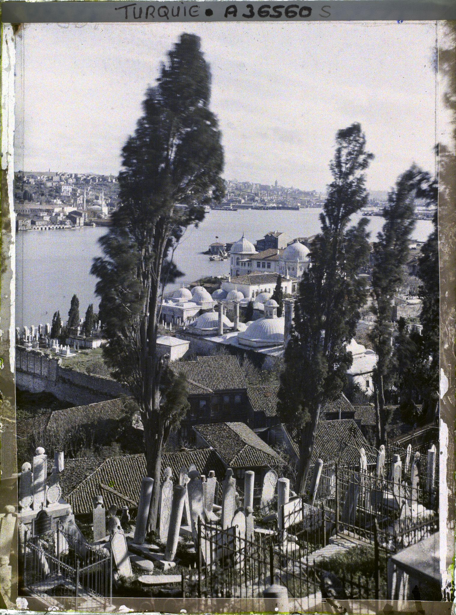 Image représentant Vue sur la Corne d'Or depuis le cimetière d'Eyüp.