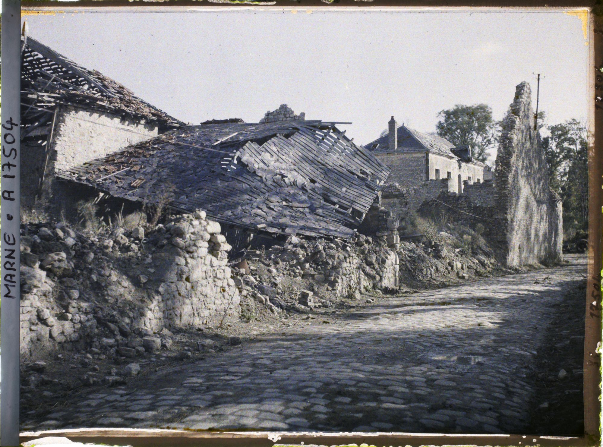 Image représentant France, St Théry, Rue dans le Village