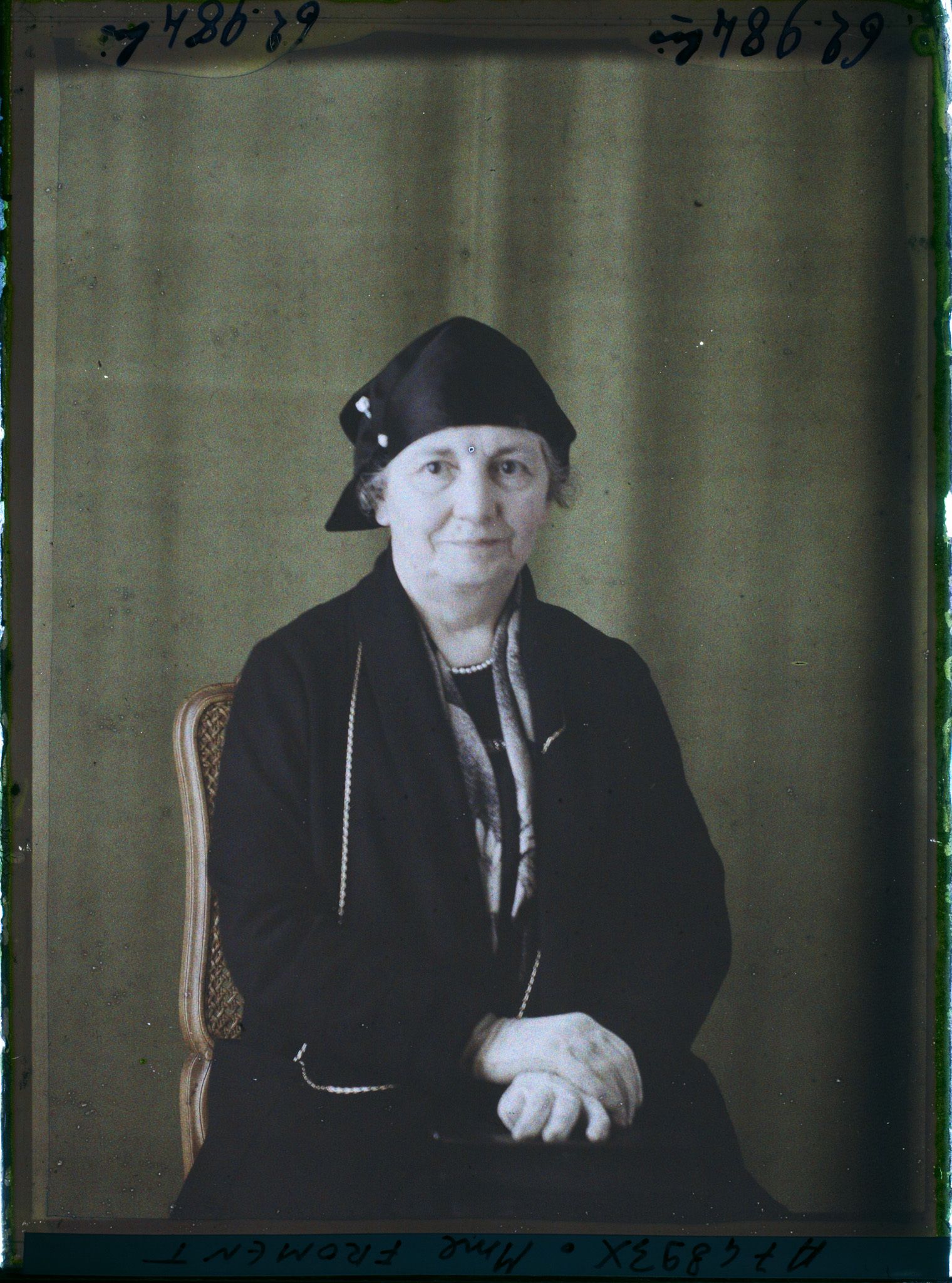 Image représentant https://musee-albert-kahn.s-museum.fr/home/NWQ2OTAwYzNmYjZlZTk1ZWQwODJmMjY4L2dlbmVyaWMtbm90aWNlLXRhYi9hdXRob3JpdHkvNjE3YTc5ZjVjZjhiODk2OGIzMzM3ZDIx/5d6900c3fb6ee95ed082f268/generic-notice-tab/authority/617a79ebcf8b8968b3336d76 Madame Froment