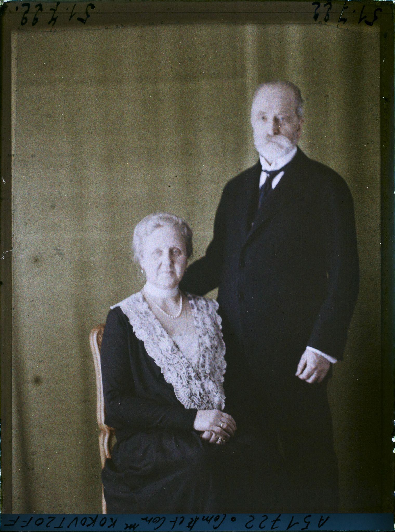 Image représentant Le comte  https://musee-albert-kahn.s-museum.fr/home/NWQ2OTAwYzNmYjZlZTk1ZWQwODJmMjY4L2dlbmVyaWMtbm90aWNlLXRhYi9hdXRob3JpdHkvNjE3YTc5ZjVjZjhiODk2OGIzMzM3ZDIx/5d6900c3fb6ee95ed082f268/generic-notice-tab/authority/617a79ebcf8b8968b3337087 Vladimir Kokovtzoff et  https://musee-albert-kahn.s-museum.fr/home/NWQ2OTAwYzNmYjZlZTk1ZWQwODJmMjY4L2dlbmVyaWMtbm90aWNlLXRhYi9hdXRob3JpdHkvNjE3YTc5ZjVjZjhiODk2OGIzMzM3ZDIx/5d6900c3fb6ee95ed082f268/generic-notice-tab/authority/617a79ebcf8b8968b3337088 la comtesse