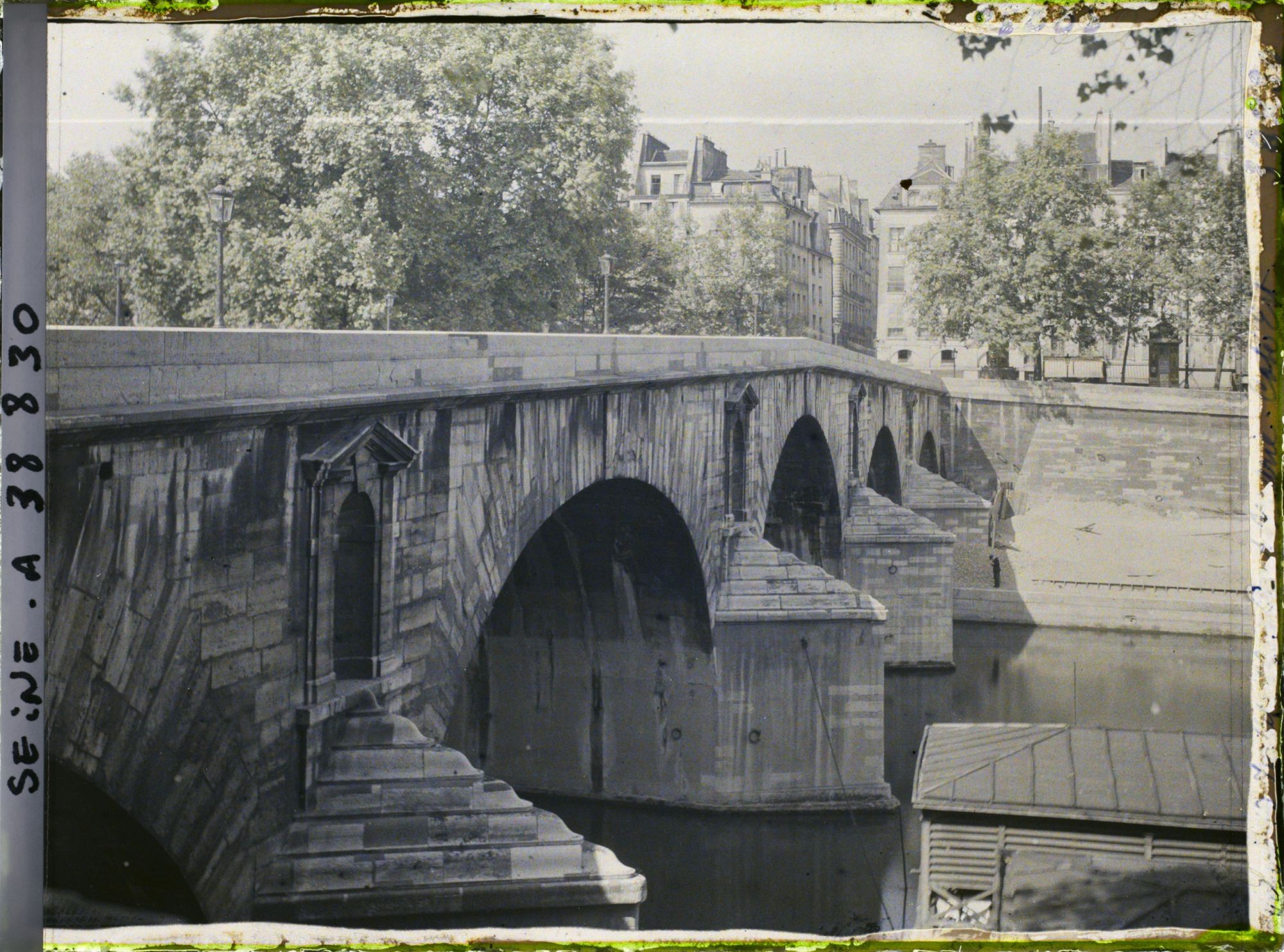 Image représentant Le pont Marie depuis le quai d'Anjou