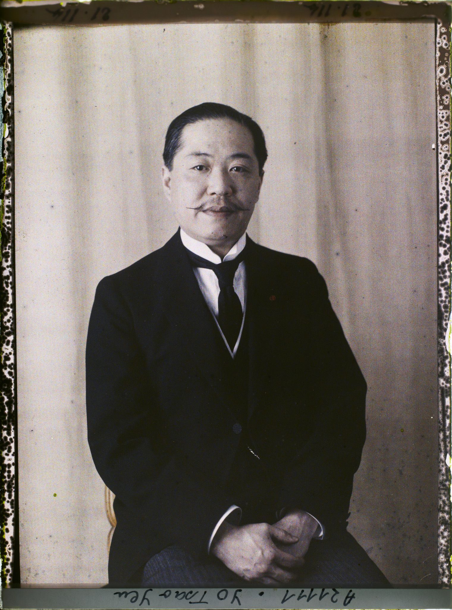 Image représentant https://musee-albert-kahn.s-museum.fr/home/NWQ2OTAwYzNmYjZlZTk1ZWQwODJmMjY4L2dlbmVyaWMtbm90aWNlLXRhYi9hdXRob3JpdHkvNjE3YTc5ZjVjZjhiODk2OGIzMzM3ZDIx/5d6900c3fb6ee95ed082f268/generic-notice-tab/authority/617a79eacf8b8968b333657c Yo Tsao Yeu