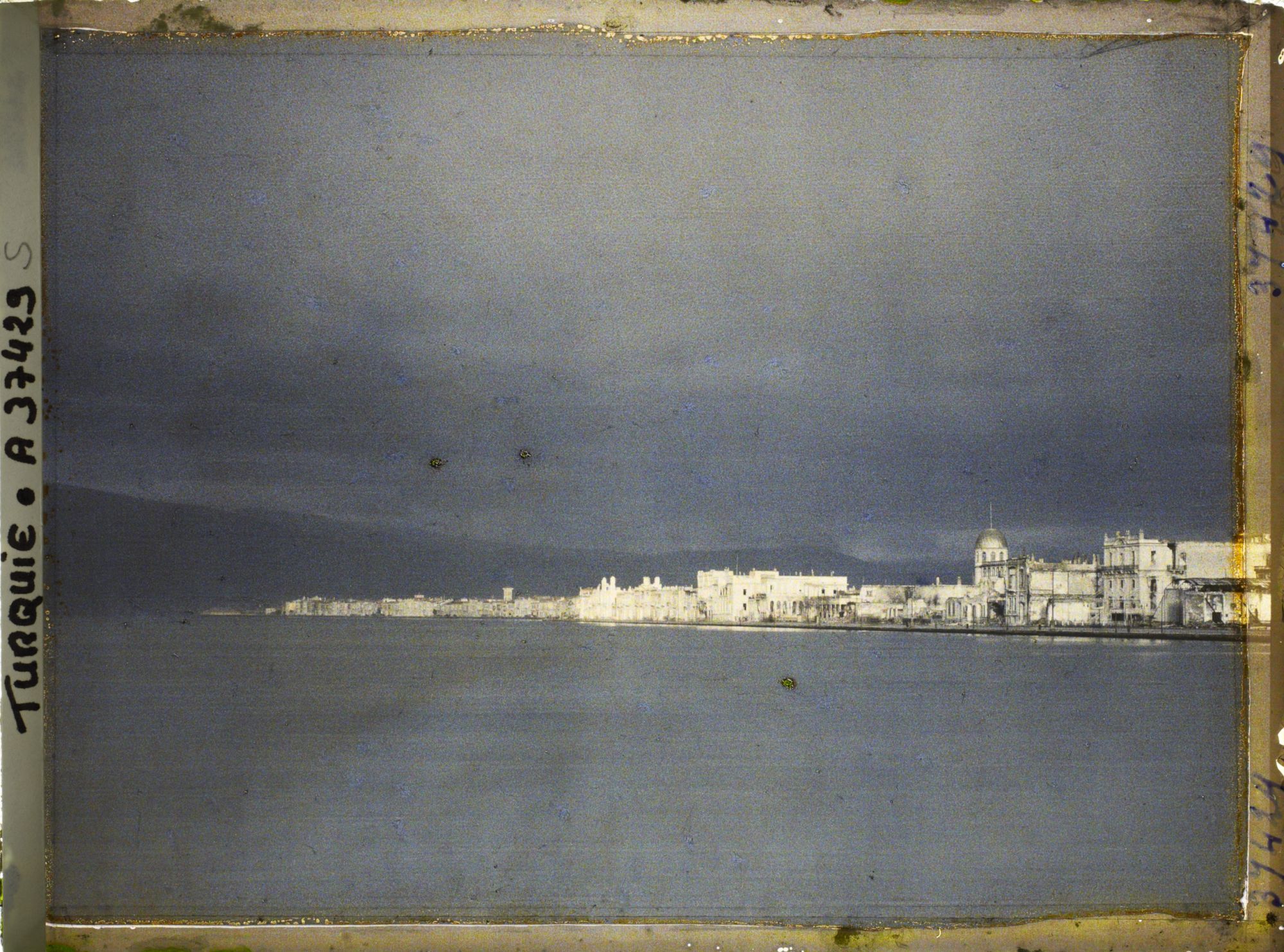 Image représentant Orage sur les quais d'Izmir