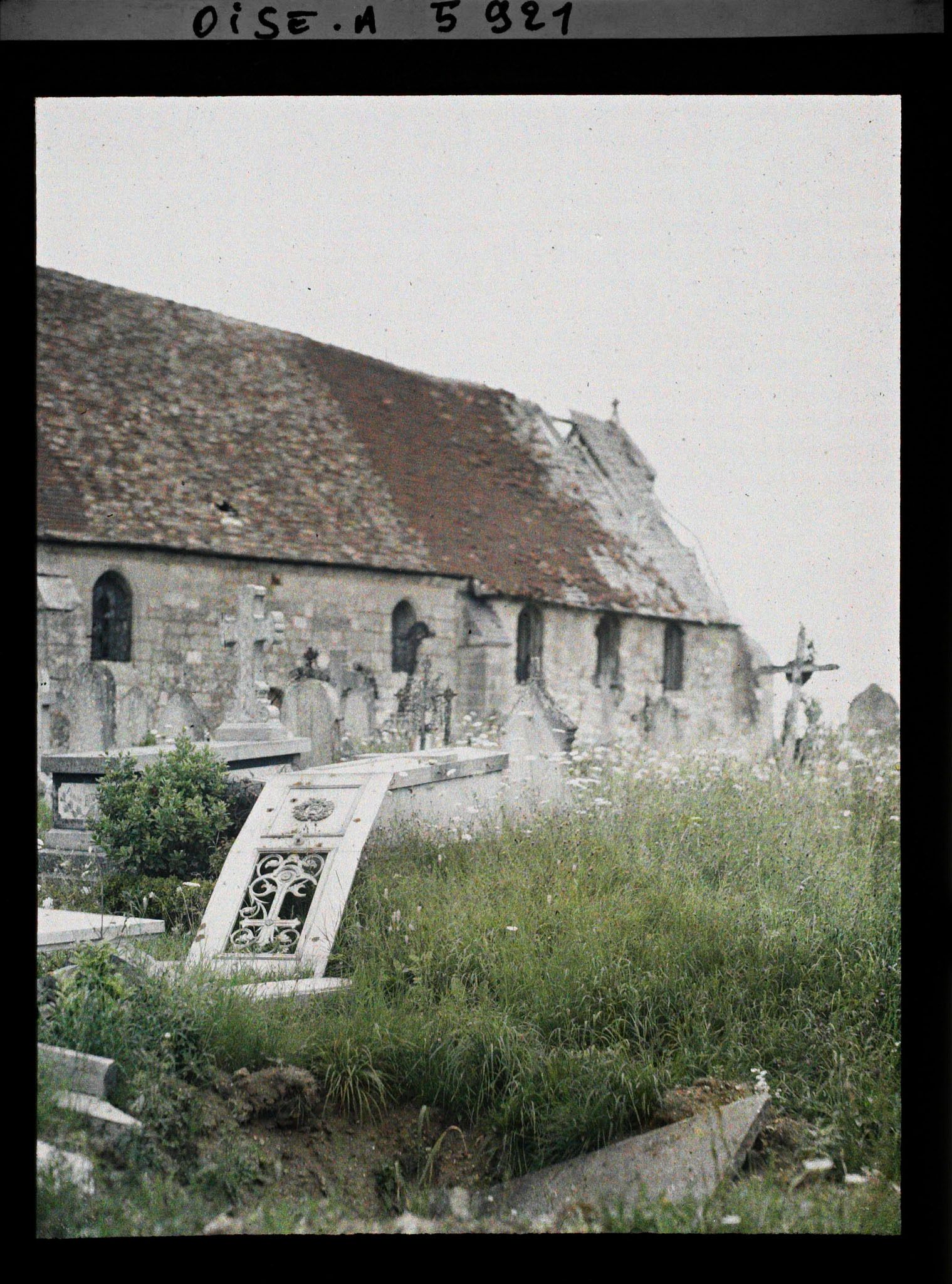 Image représentant Tombe crevée par un obus