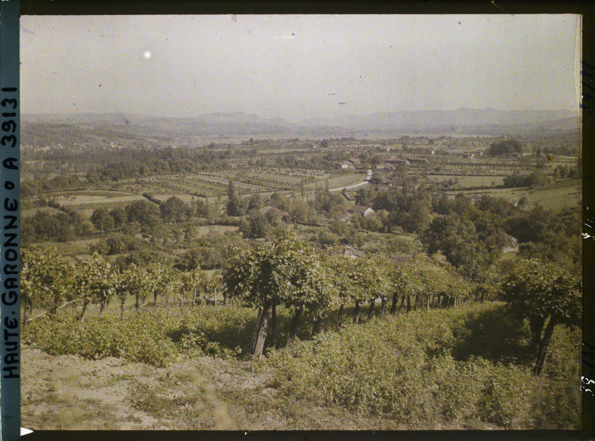 Image représentant France, Montespan (Hte Garonne), Vue prise de la montée du Château