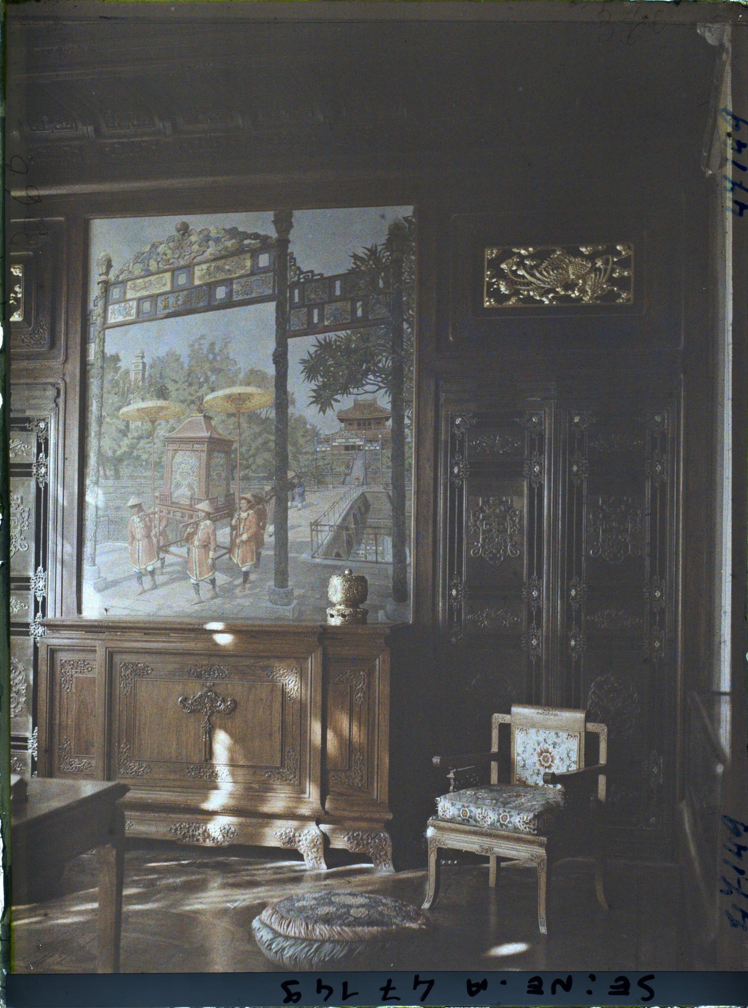 Image représentant L'Exposition des arts décoratifs, Pavillon de l'Indochine, entre le cours Albert 1er et les berges de Seine