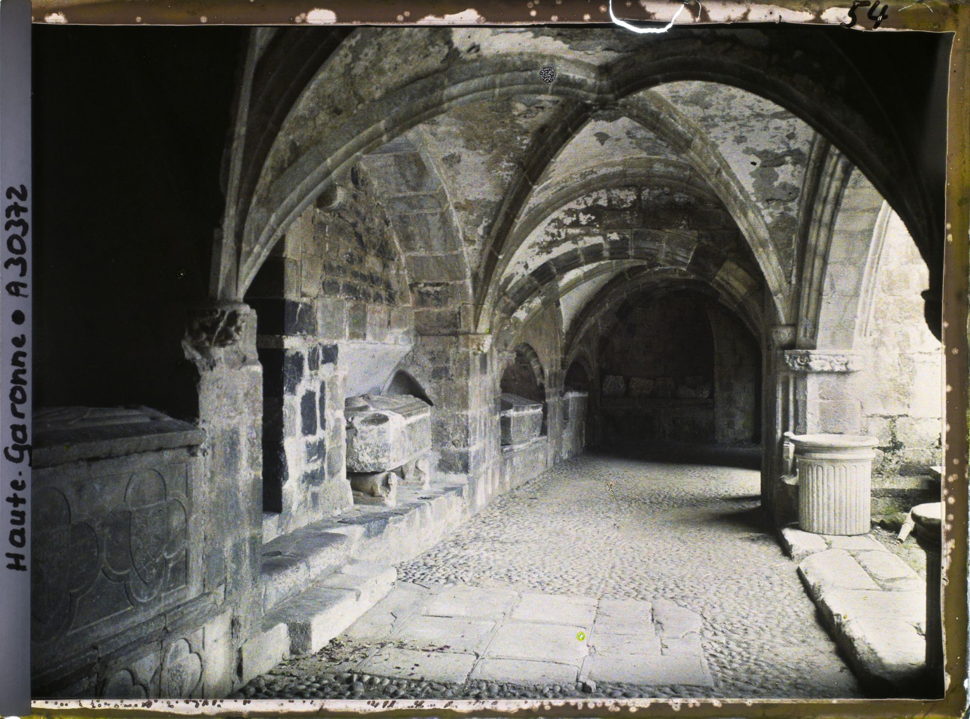 Image représentant France, St-Bertrand-de-Comminges, Les Sarcophages du Cloître