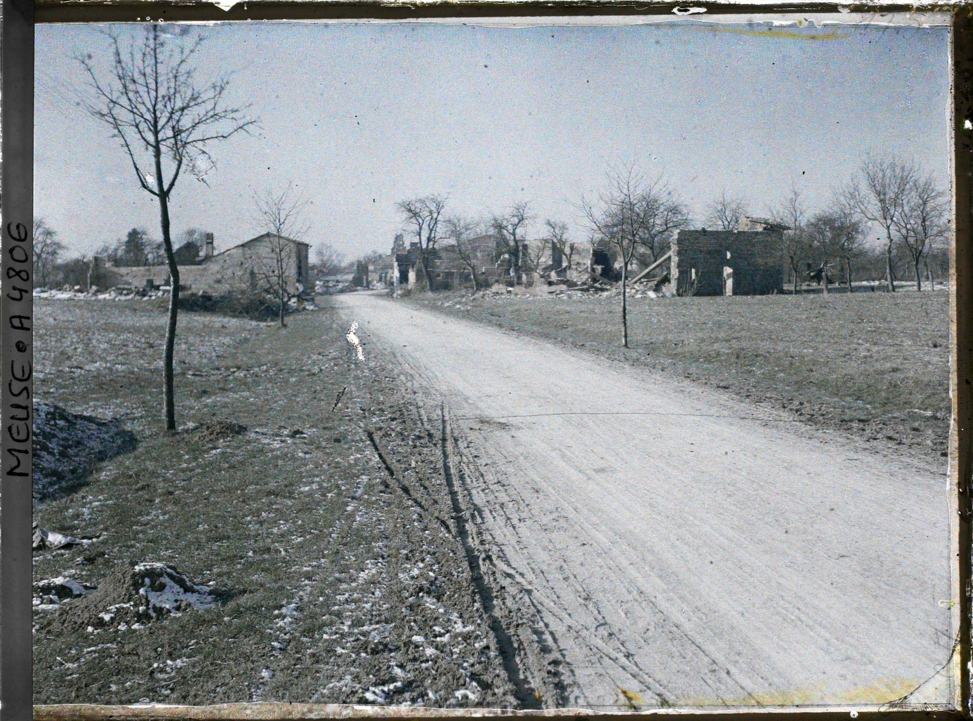 Image représentant L'entrée de Vassincourt en ruines