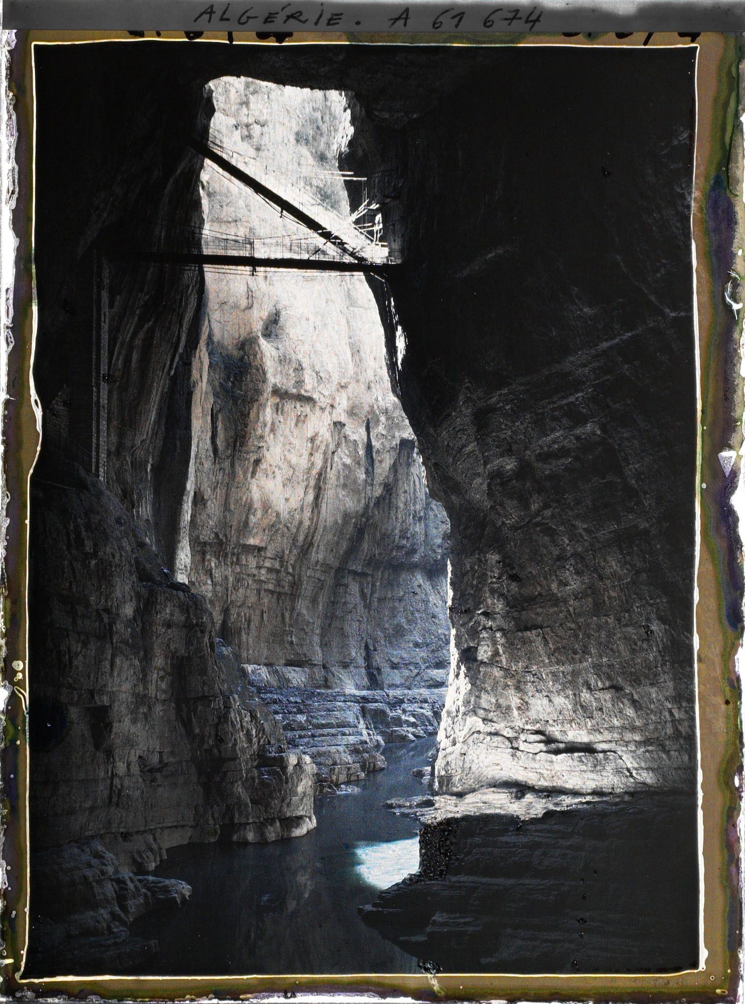Image représentant Algérie, Constantine, Au fond des gorges, Dans les gorges