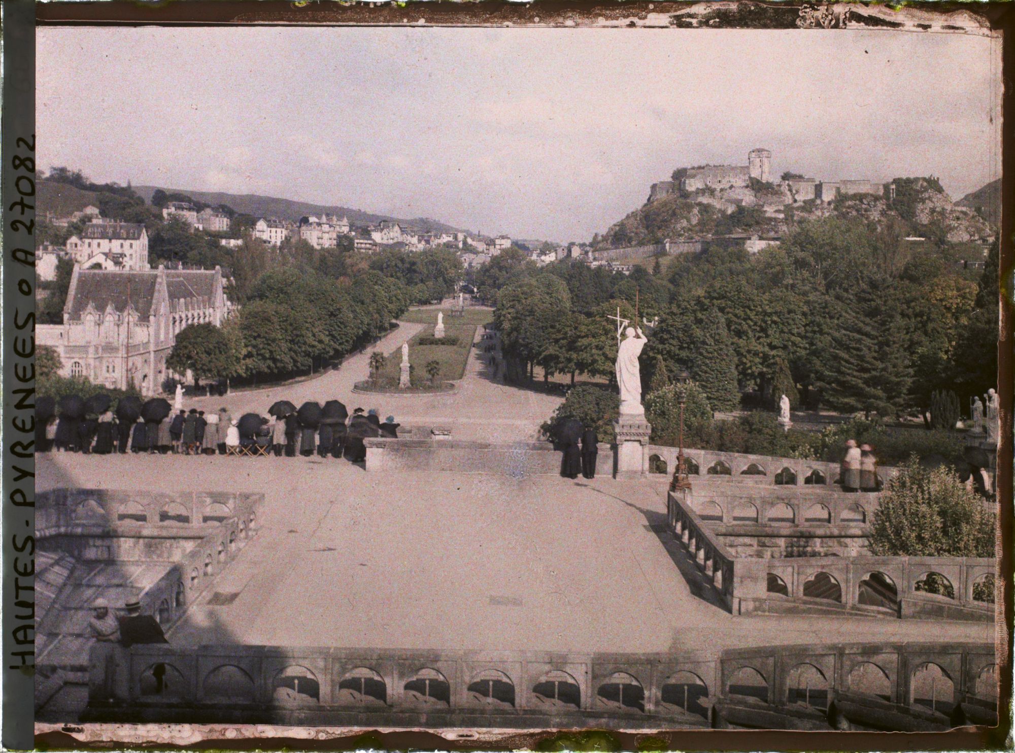 Image représentant France, Lourdes, Vue prise de la Basilique