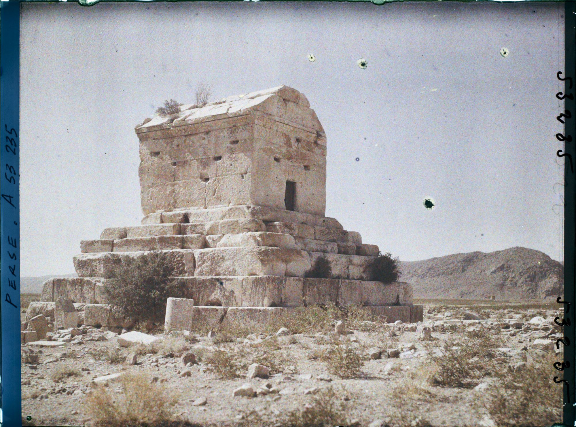 Image représentant Le tombeau de Cyrus II (vers 530 avant JC.)