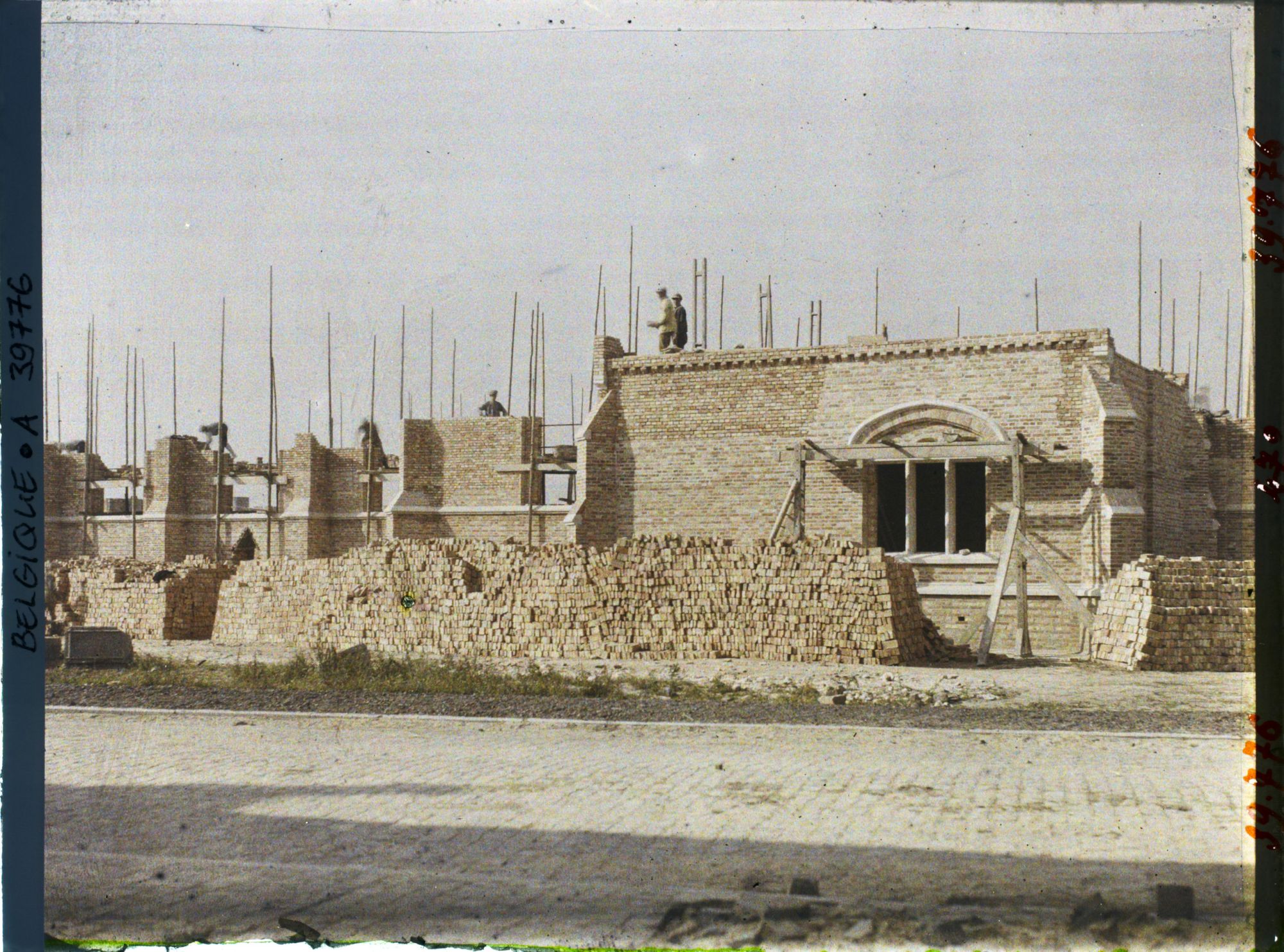 Image représentant Belgique, Langemarck, Eglise en reconstruction
