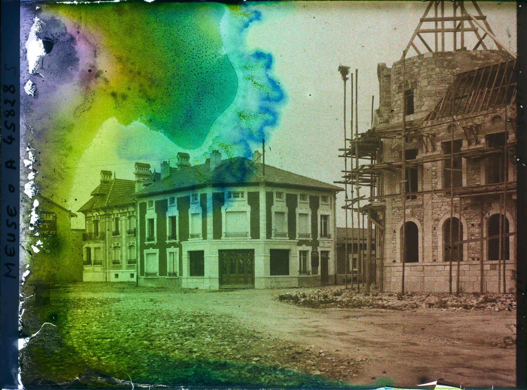 Image représentant France, Fresnes en Woëvre, Place Victor Margueritte et Hôtel de Ville