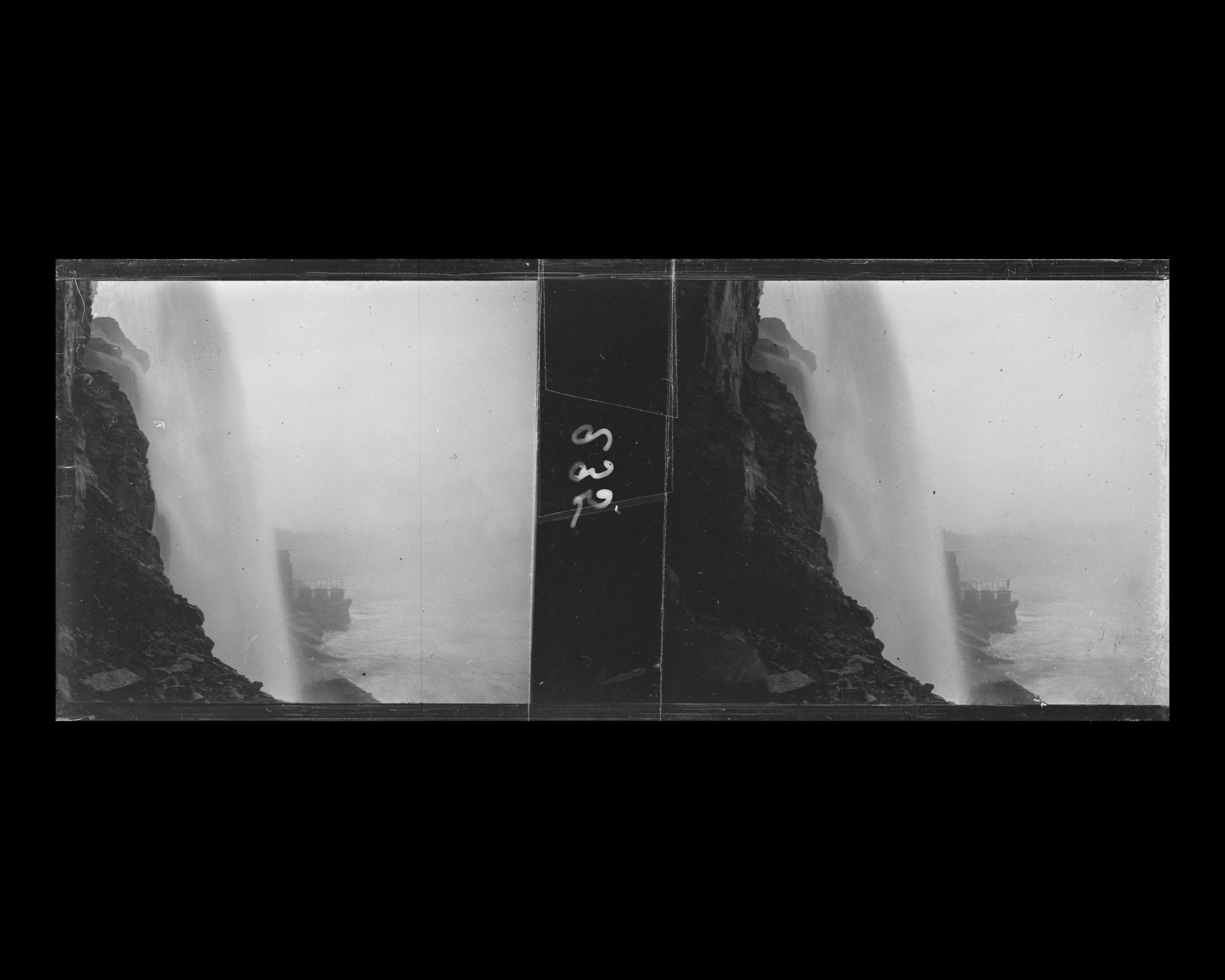 Image représentant Sous la chute du Fer à Cheval