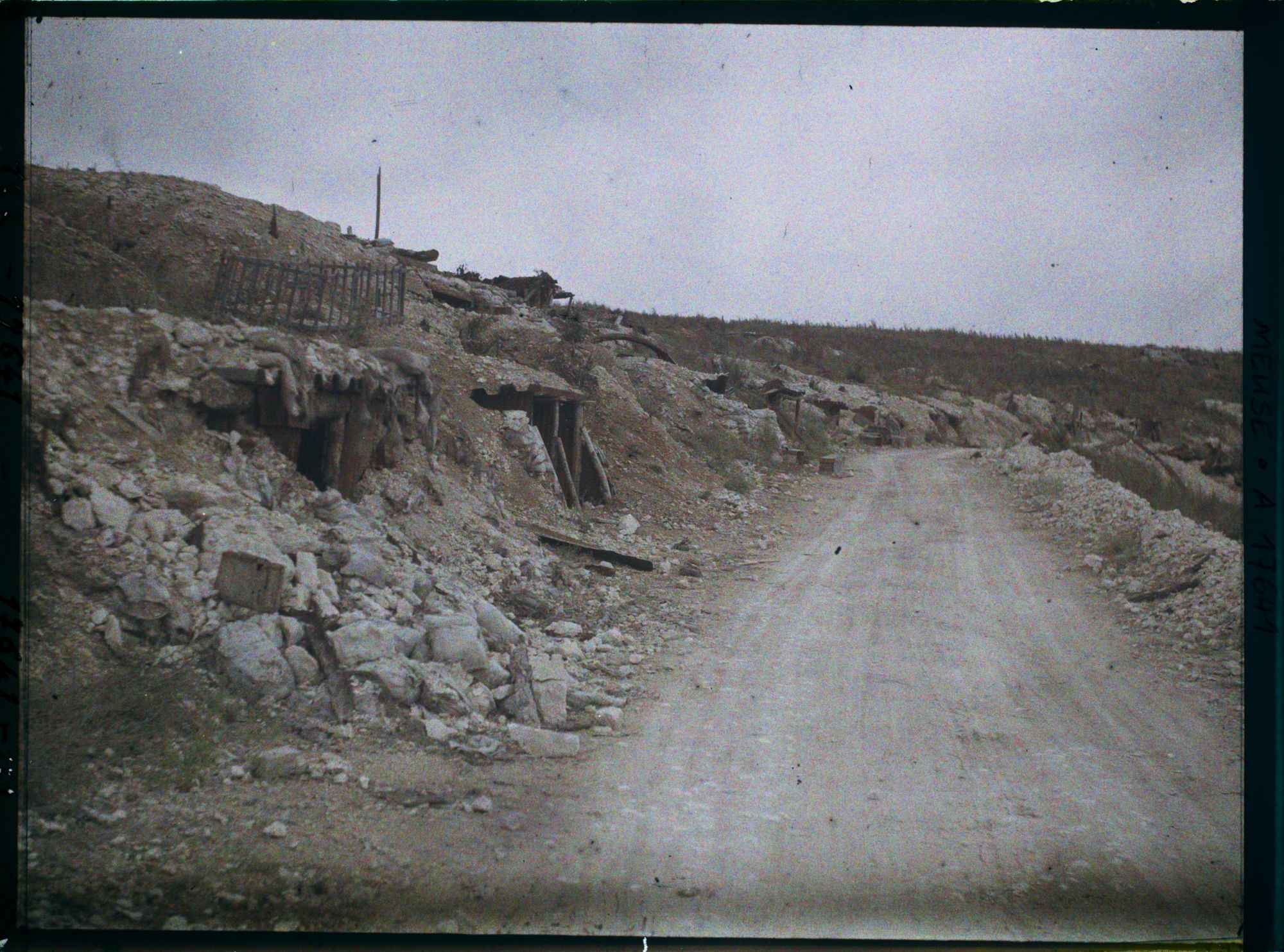 Image représentant France, Haudromont, La route de Douaumont venant des Carrières d'Haudremont