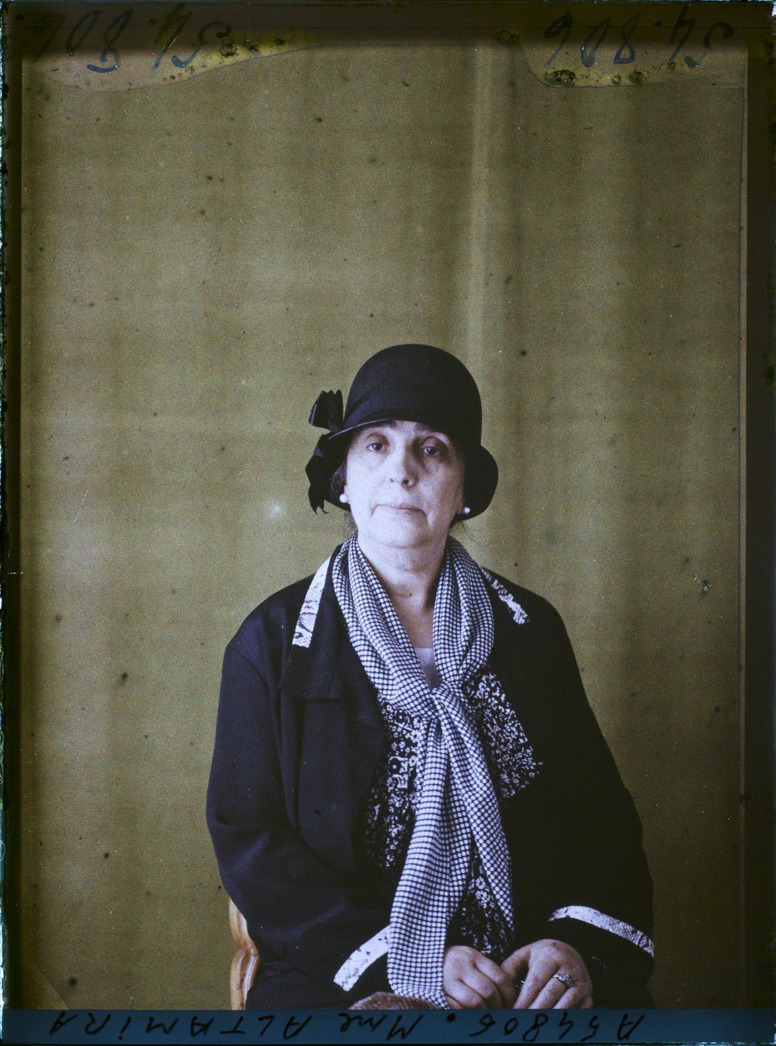 Image représentant https://musee-albert-kahn.s-museum.fr/home/NWQ2OTAwYzNmYjZlZTk1ZWQwODJmMjY4L2dlbmVyaWMtbm90aWNlLXRhYi9hdXRob3JpdHkvNjE3YTc5ZjVjZjhiODk2OGIzMzM3ZDIx/5d6900c3fb6ee95ed082f268/generic-notice-tab/authority/617a79ebcf8b8968b3336727 Madame Pilar Altamira