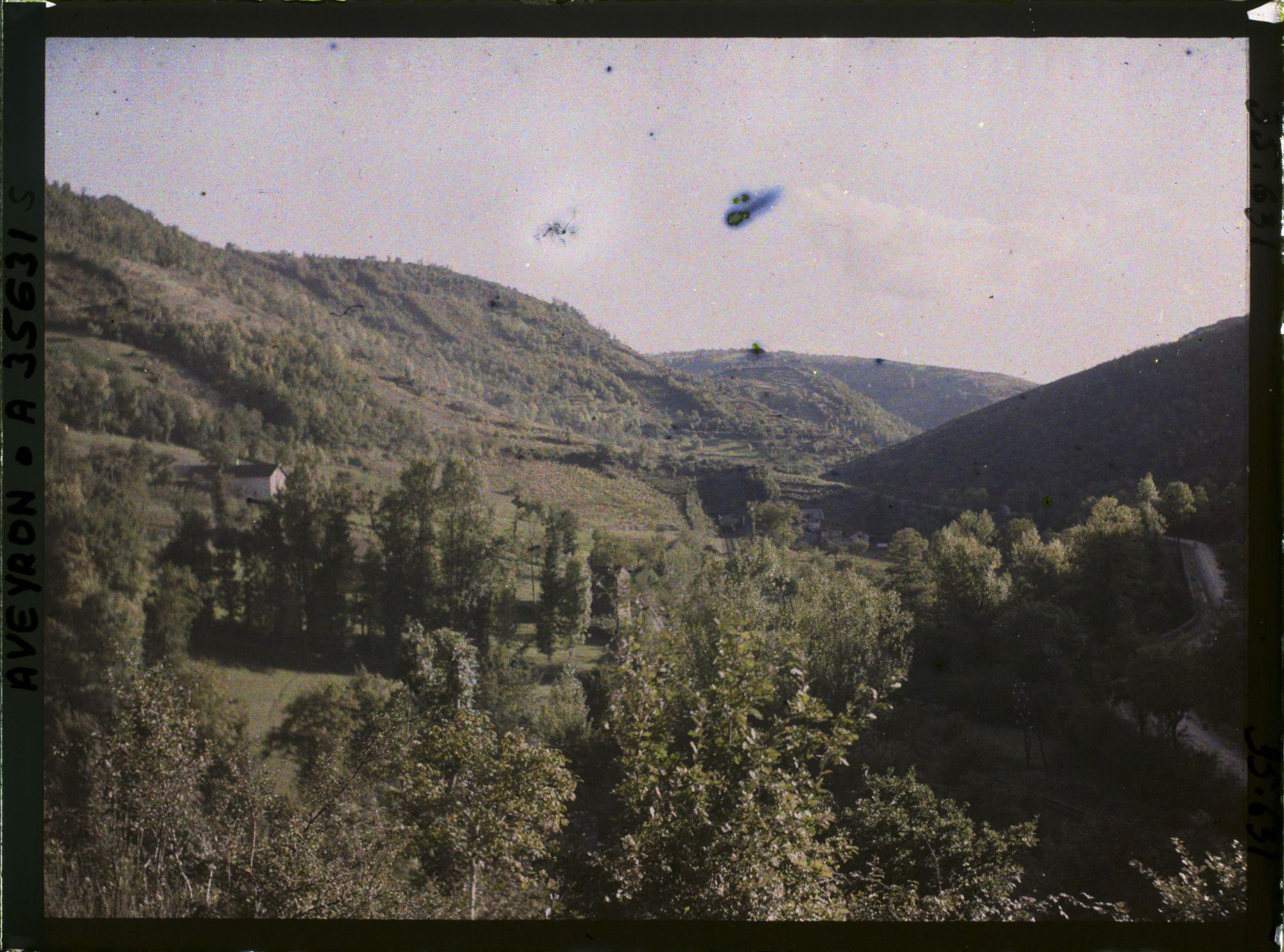 Image représentant La vallée de l'Alzou depuis Garrigue Redonde vers l'aval de l'Alzou