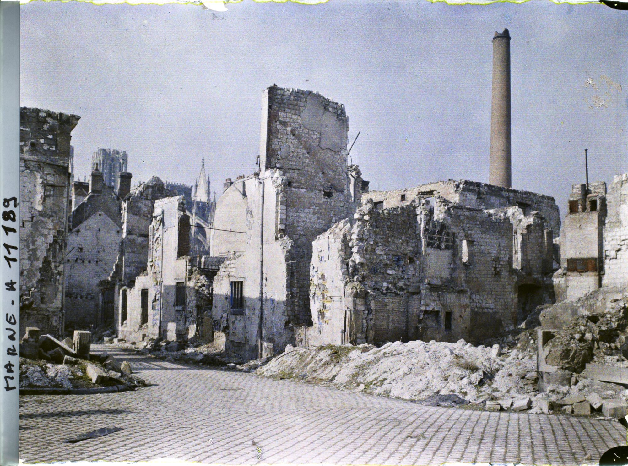 Image représentant Ruines à l'angle de la rue des Trois Raisinets et de la rue de l'Isle