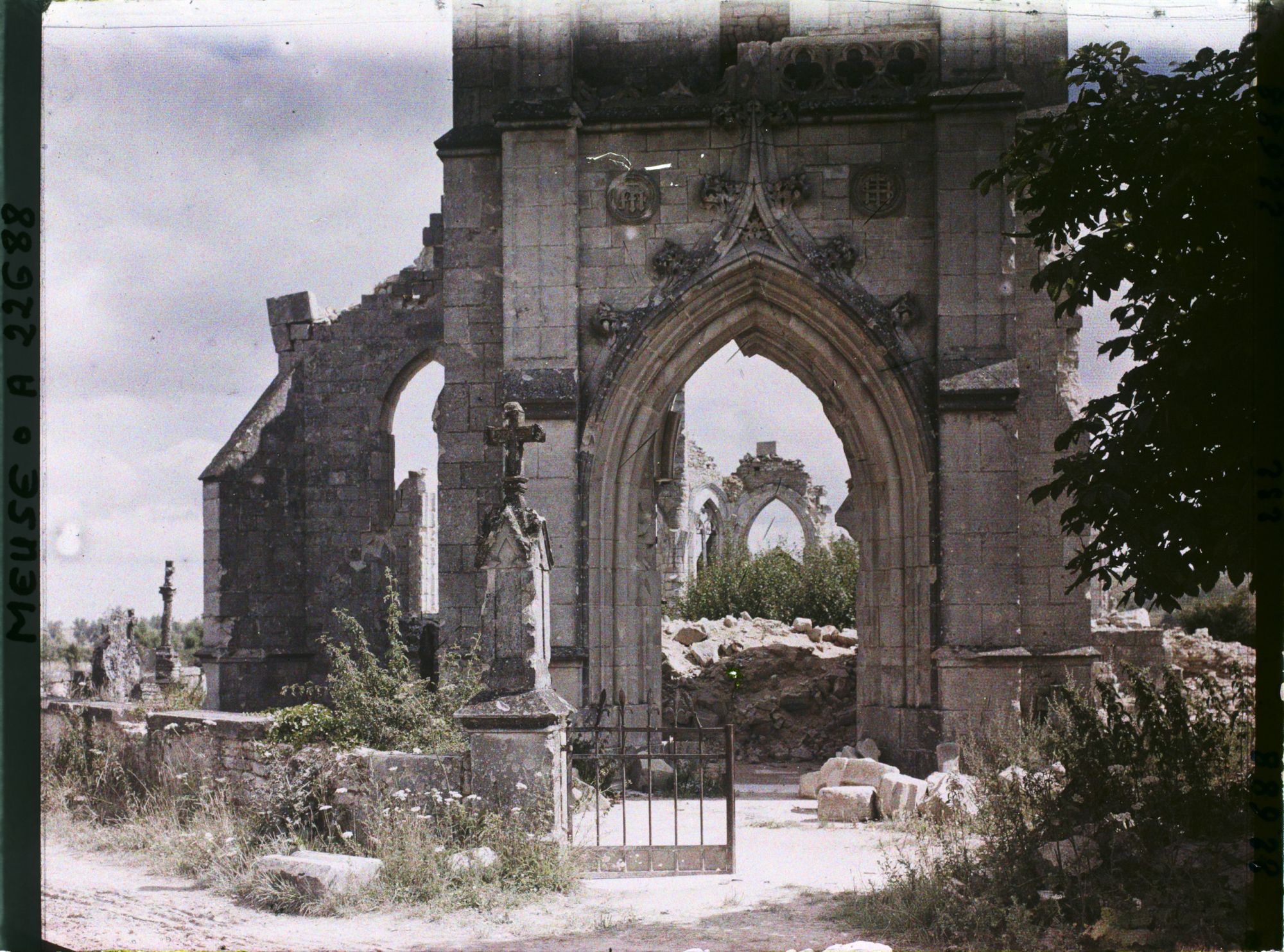 Image représentant France, Les Paroches, Porche de l'Eglise