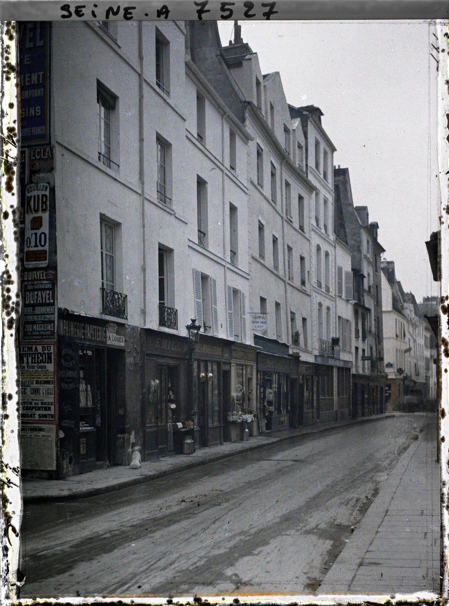 Image représentant La rue St-Jacques, au niveau du numéro 247