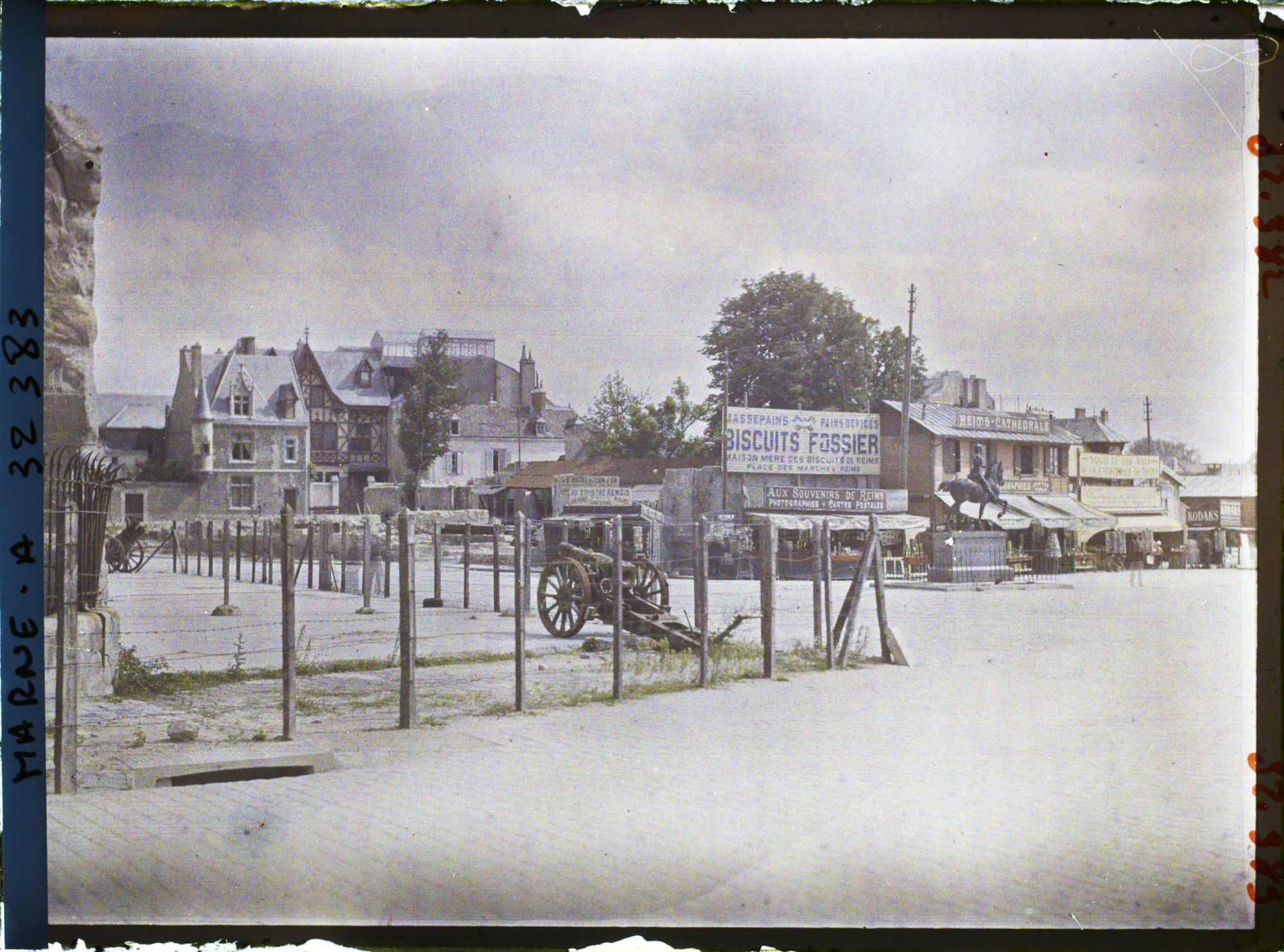 Image représentant France, Reims, Le parvis