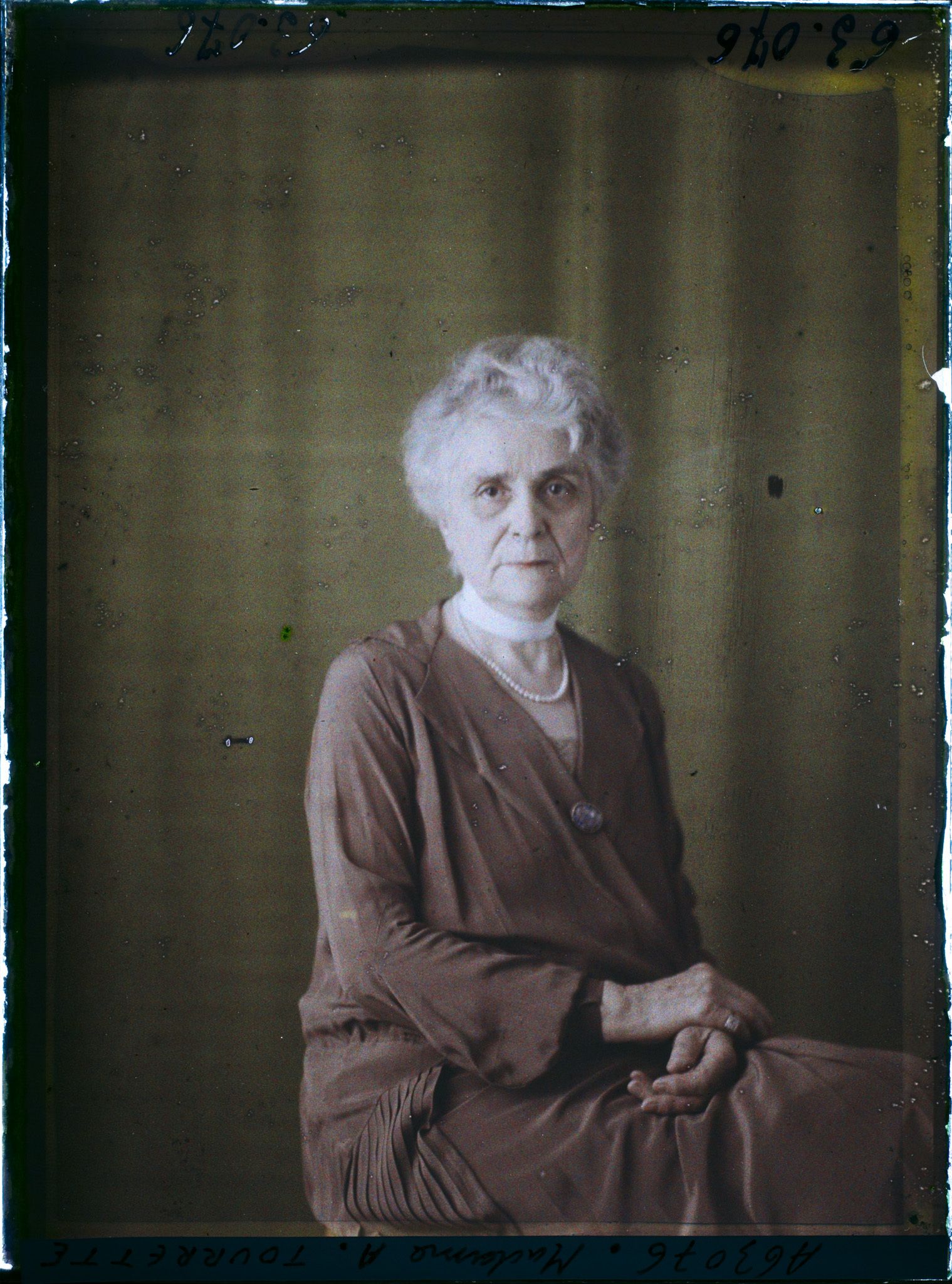 Image représentant https://musee-albert-kahn.s-museum.fr/home/NWQ2OTAwYzNmYjZlZTk1ZWQwODJmMjY4L2dlbmVyaWMtbm90aWNlLXRhYi9hdXRob3JpdHkvNjE3YTc5ZjVjZjhiODk2OGIzMzM3ZDIx/5d6900c3fb6ee95ed082f268/generic-notice-tab/authority/617a79ebcf8b8968b33378cf Madame A. Tourrette