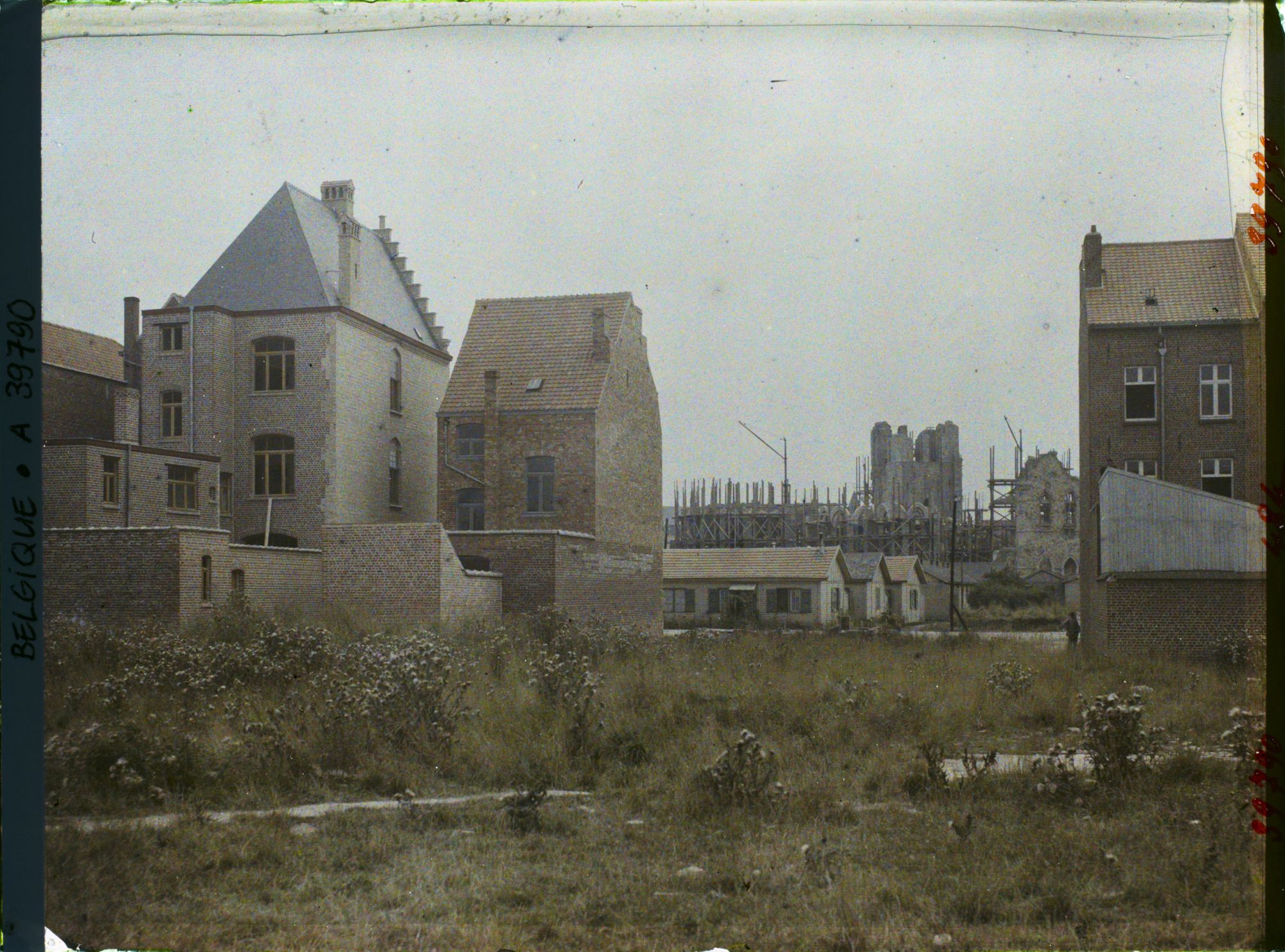 Image représentant Belgique, Ypres, Une rue vers St Martin