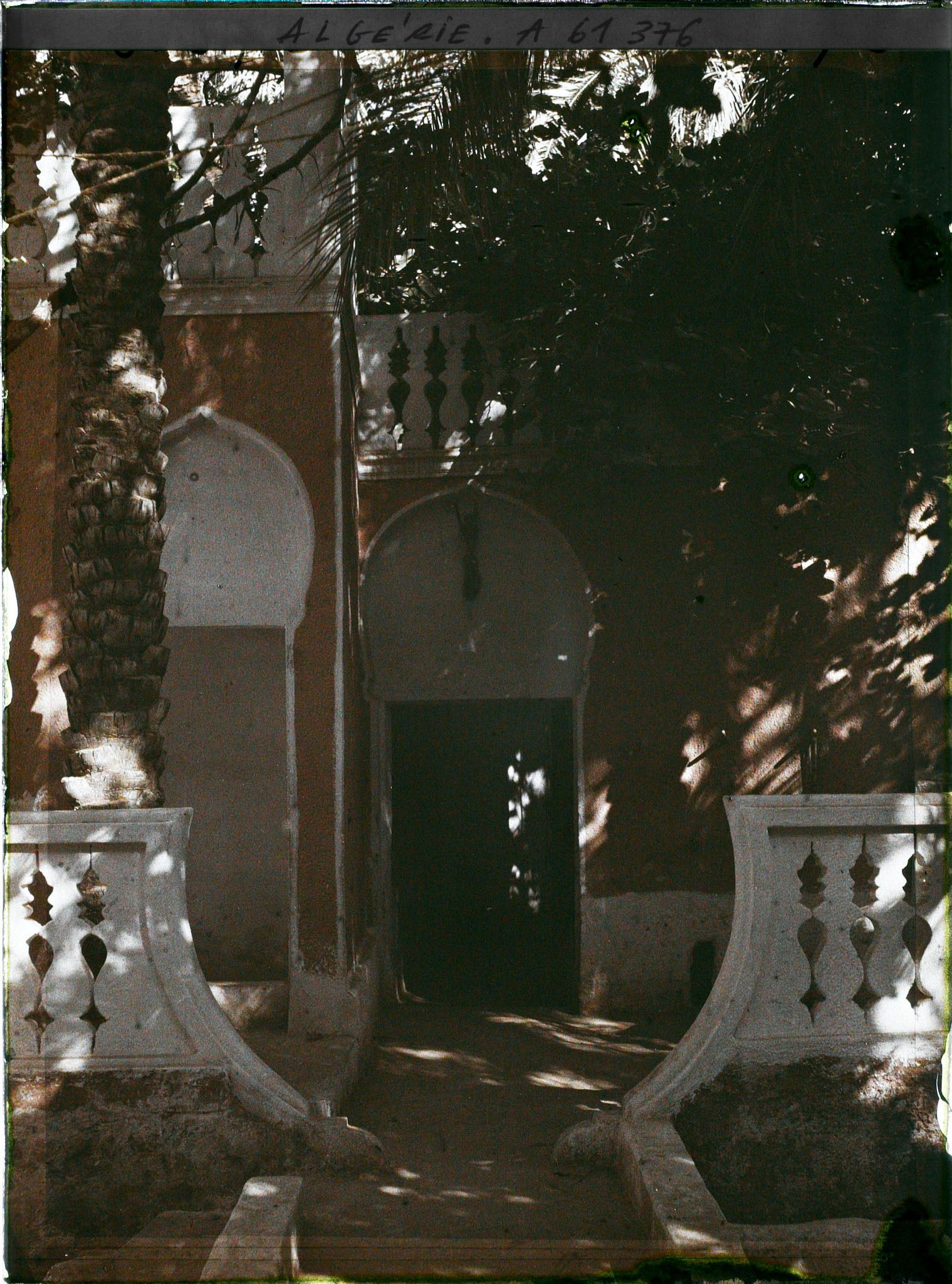 Image représentant L'entrée d'une belle maison mozabite dans l'oasis