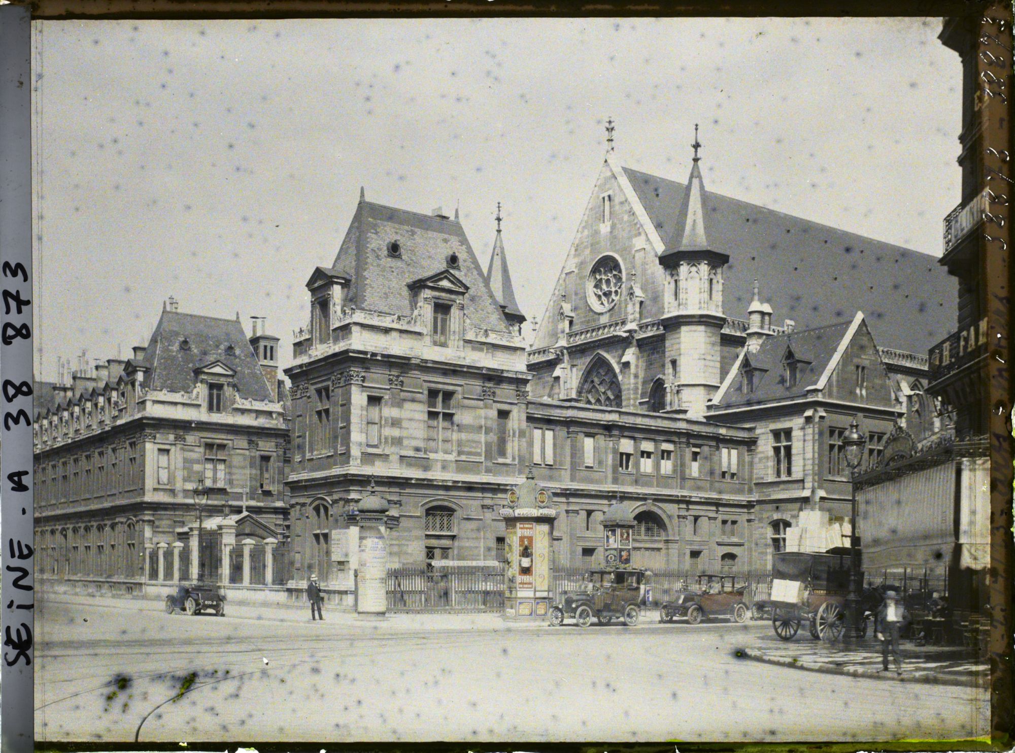 Image représentant Le Conservatoire national des Arts et Métiers à l'angle des rues Saint-martin et Réaumur