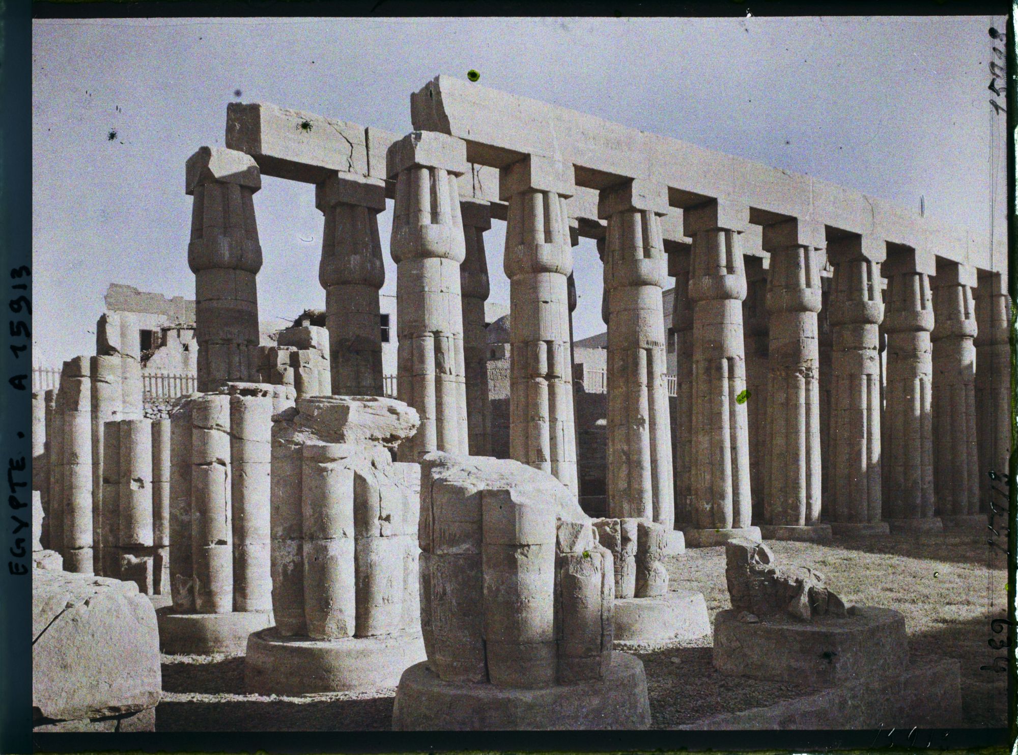 Image représentant Colonnade de la cour d'Amenophis III
