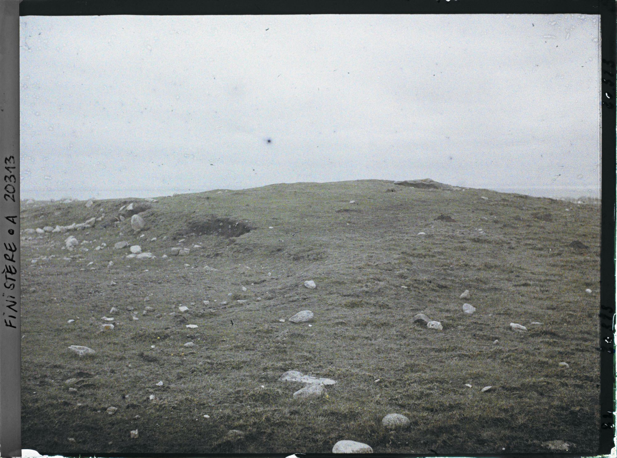 Image représentant Tumulus sur galerie dolménique du Poulguen