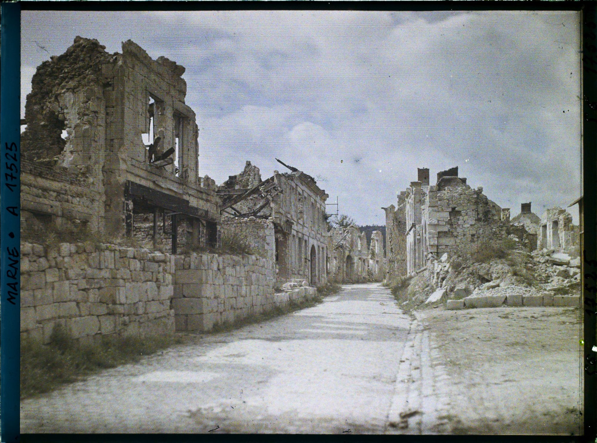 Image représentant France, Cormicy, La Grande rue prise de l'Eglise