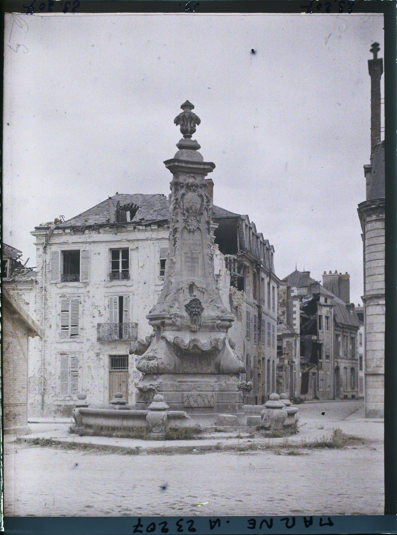 Image représentant France, Reims, Place Godinot