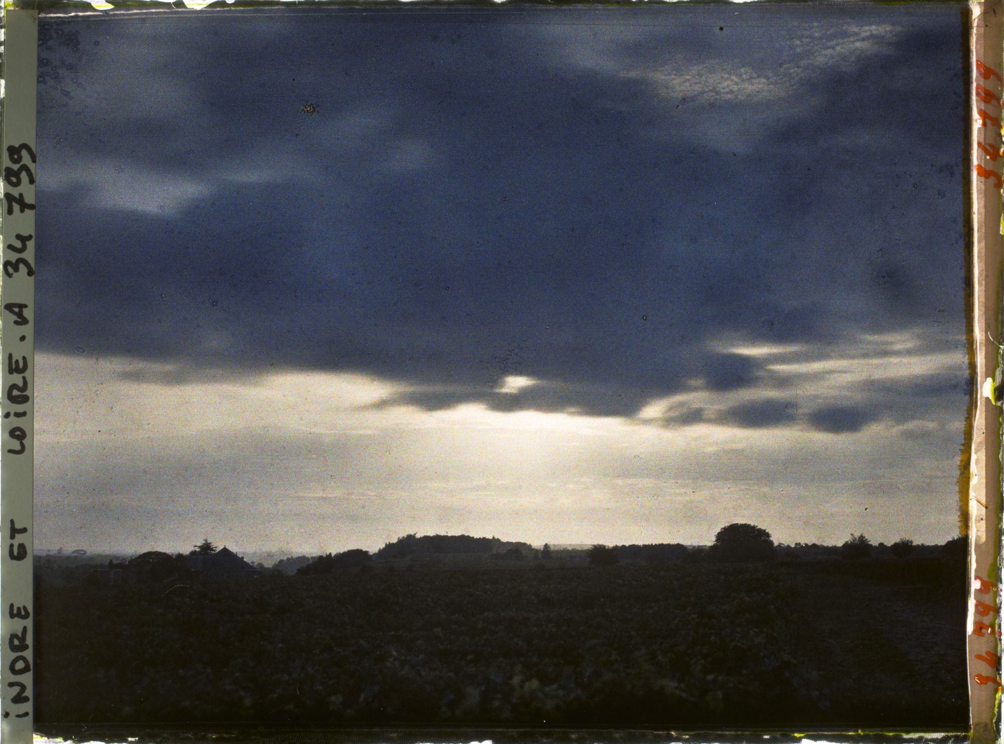 Image représentant Soleil couchant, vue vers Tours