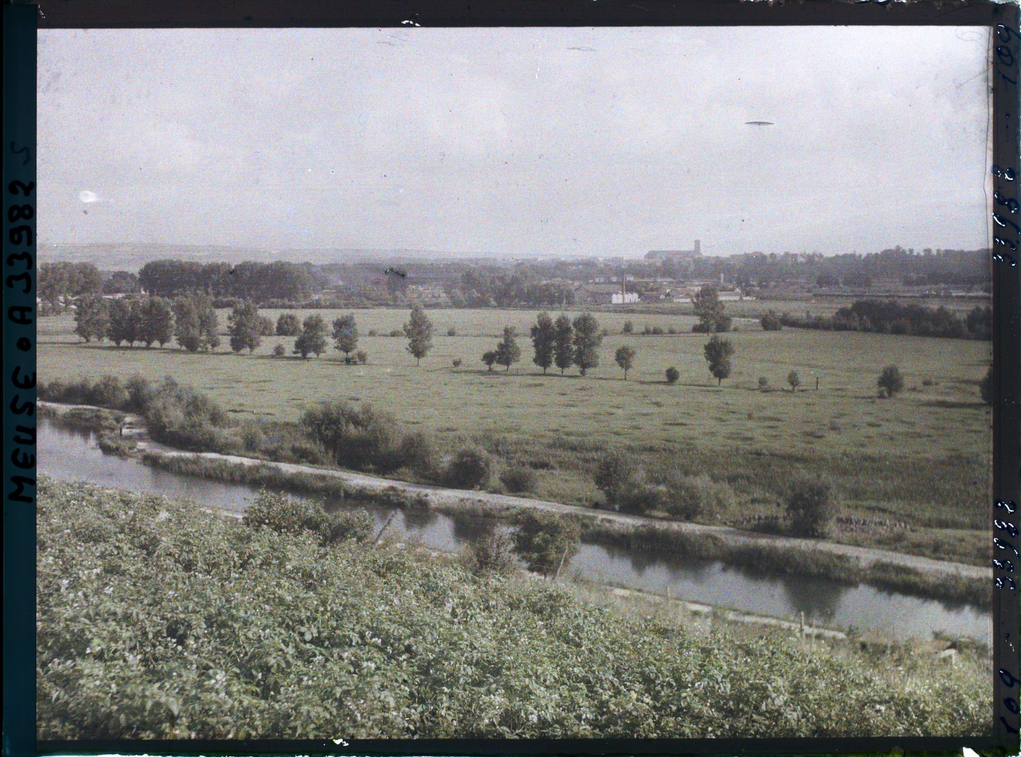 Image représentant France, Verdun, La Ville vue de la route de Bras vers le Sud Est