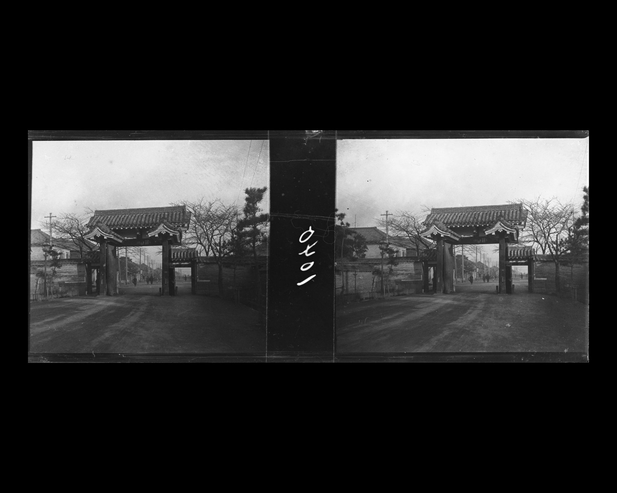 Image représentant L'entrée du parc de Shiba (?)