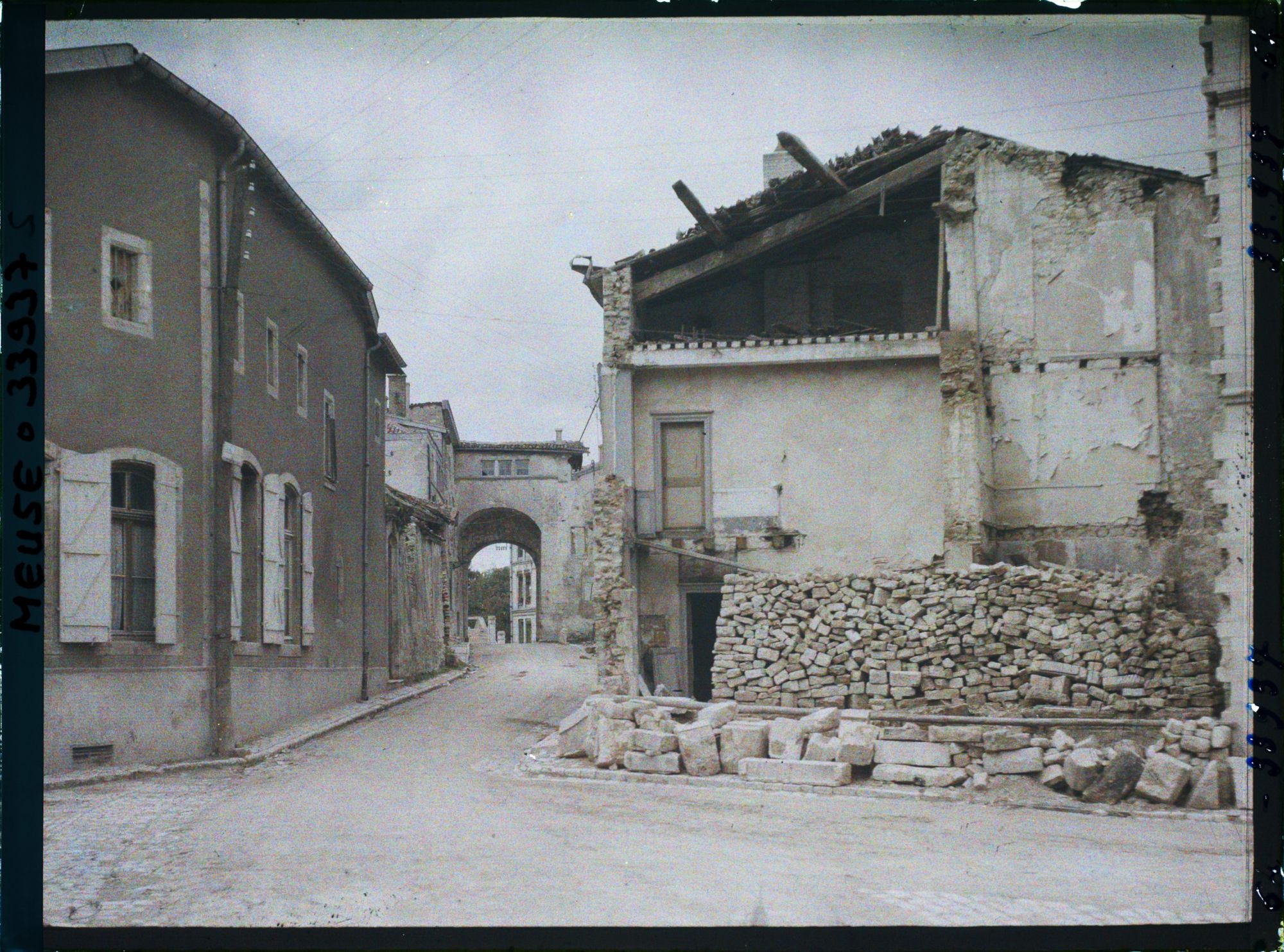 Image représentant France, Verdun, La Rue Porte Châtel et la Porte Châtel
